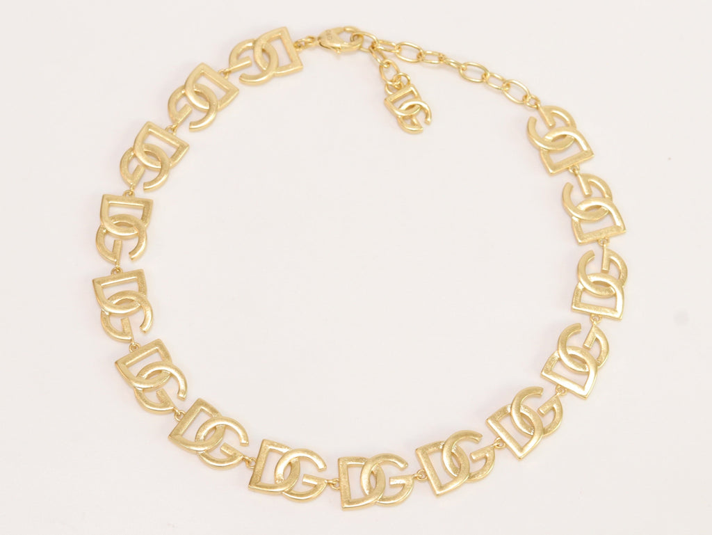 Alphabet D and G motif matte gold plated chain