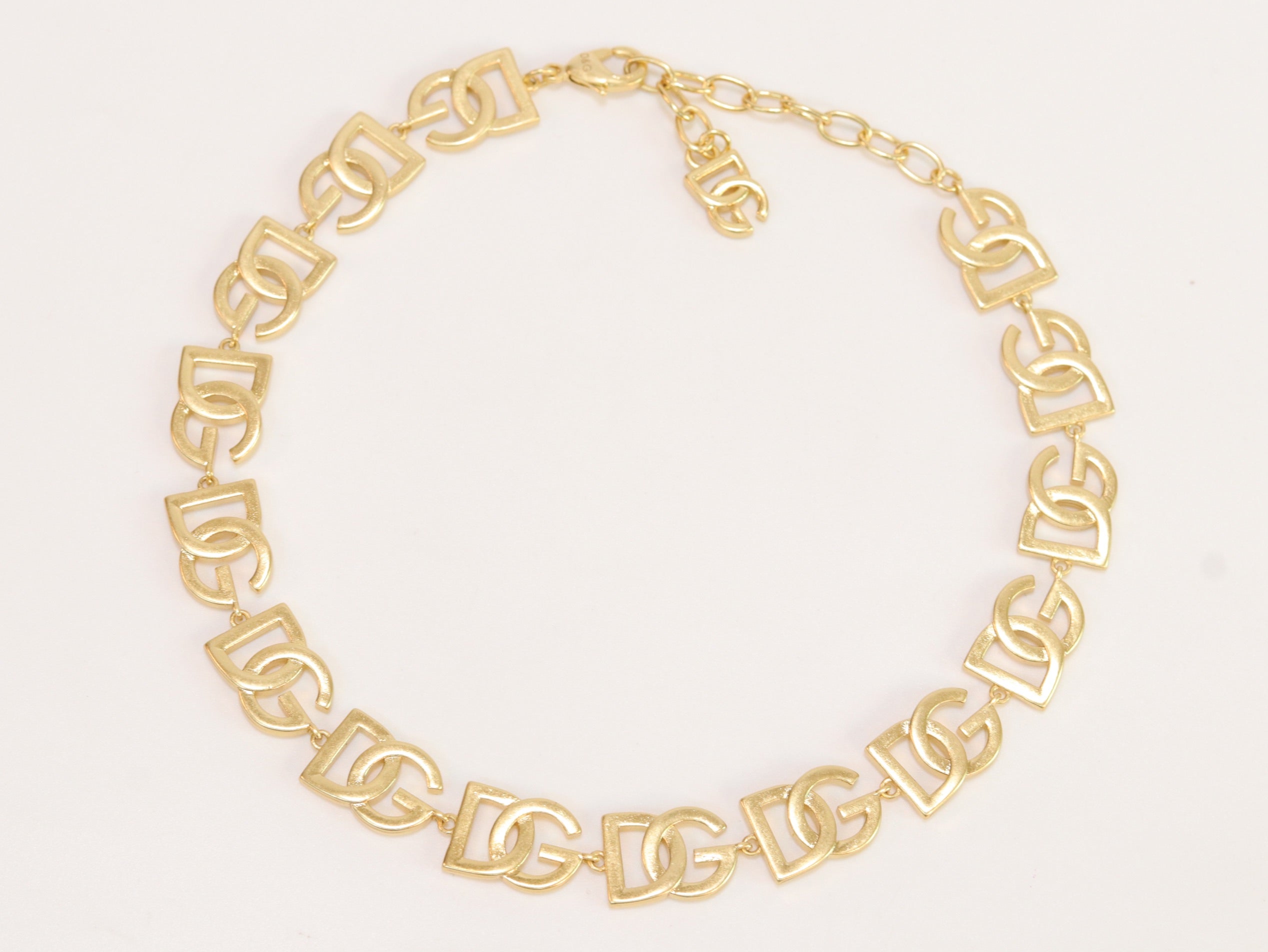 Alphabet D and G motif matte gold plated chain