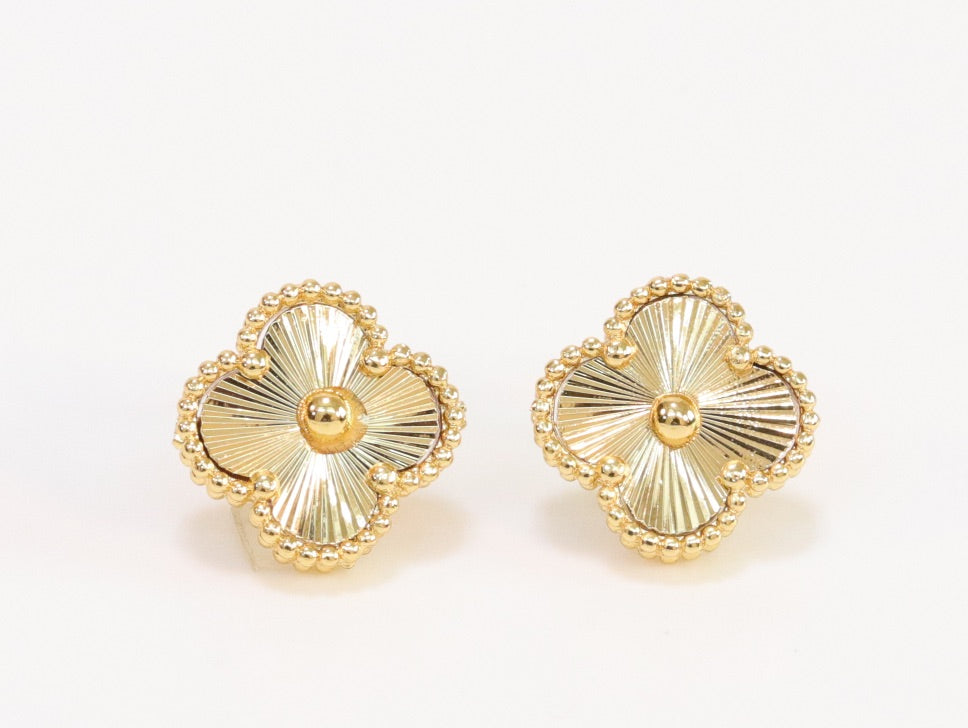 Gold clover necklace and earrings set