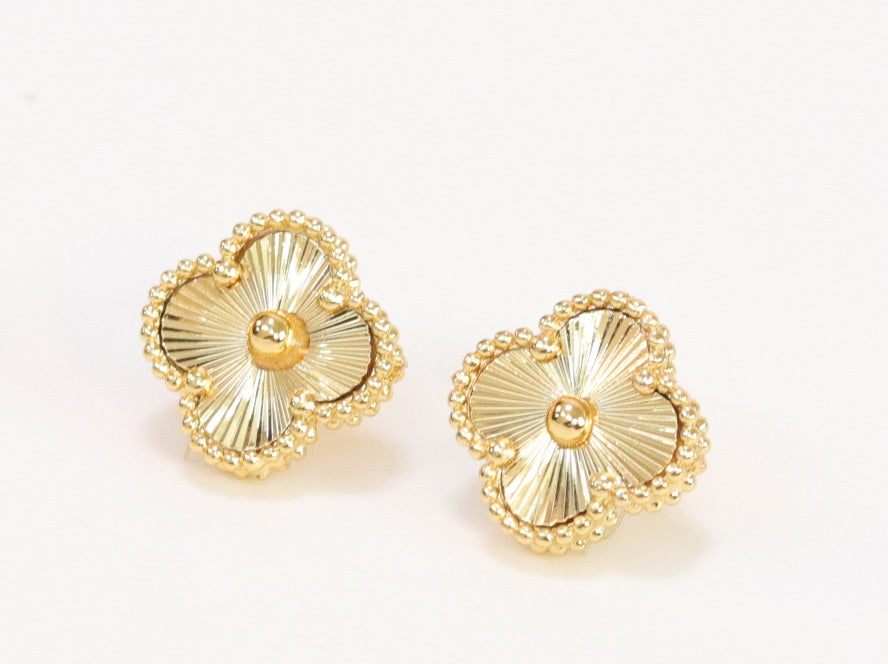 Gold clover necklace and earrings set