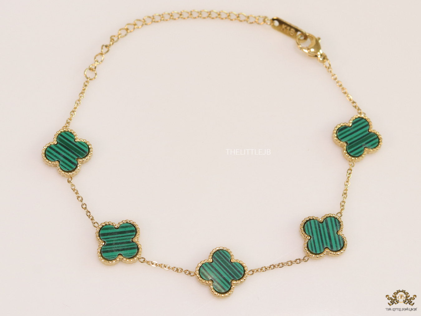 Openable chain bracelet with green malachite clovers