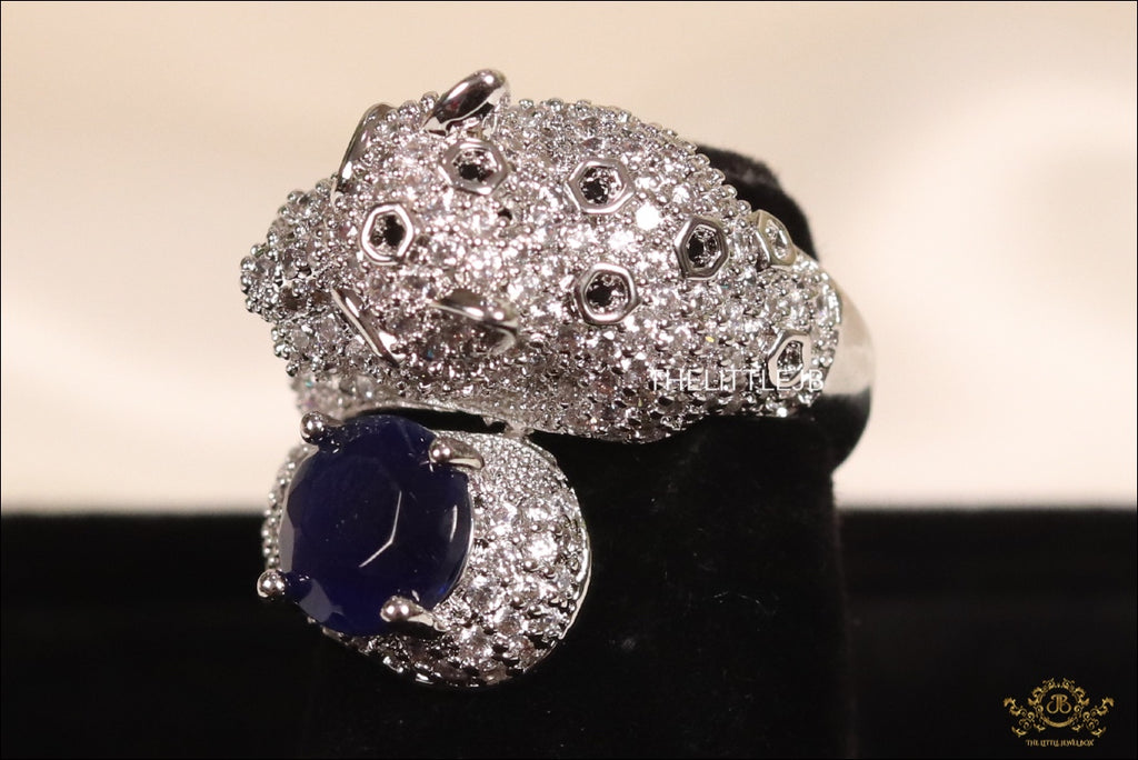 Sparkling Panther ring with blue sapphire stone