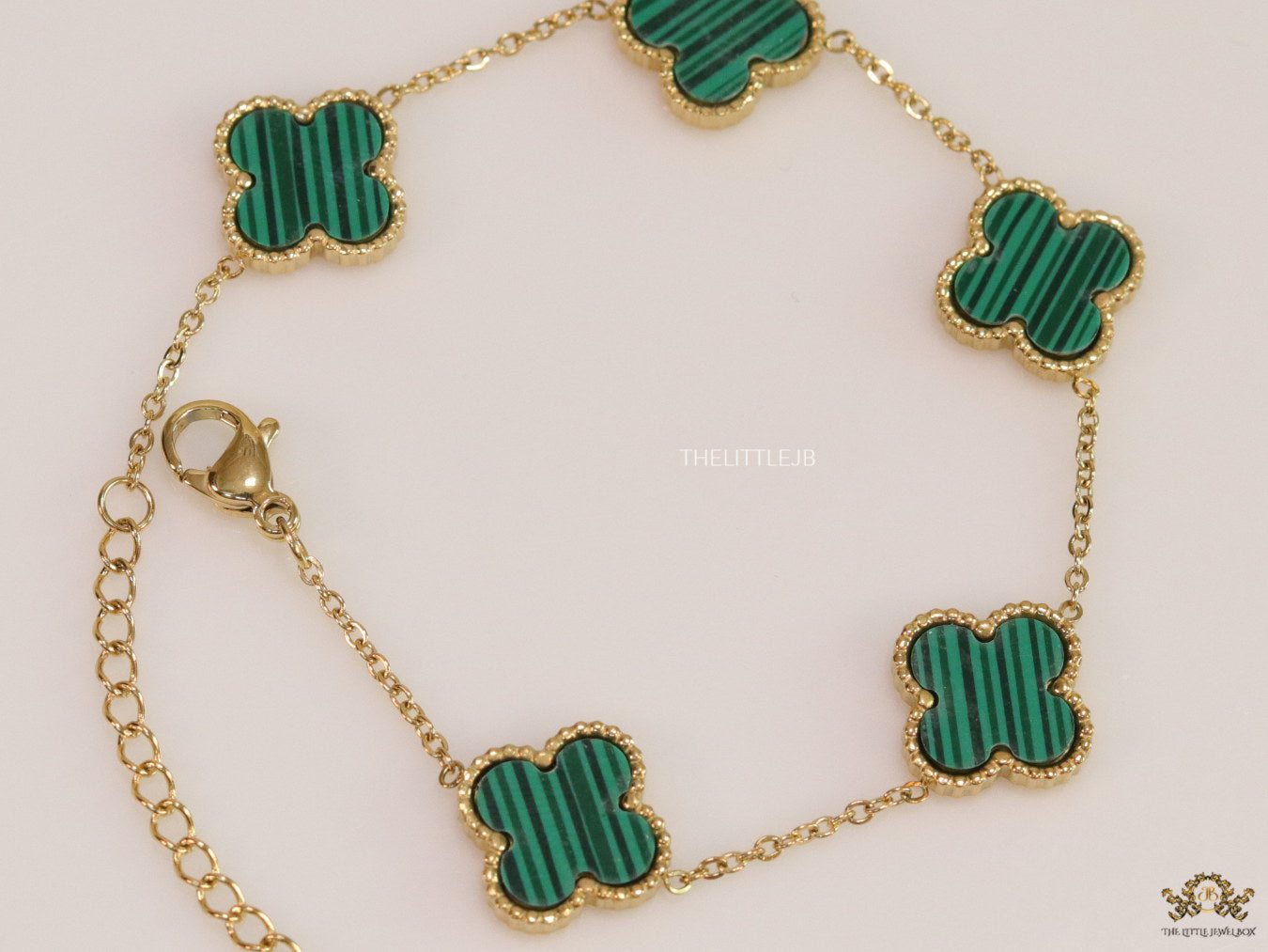 Openable chain bracelet with green malachite clovers