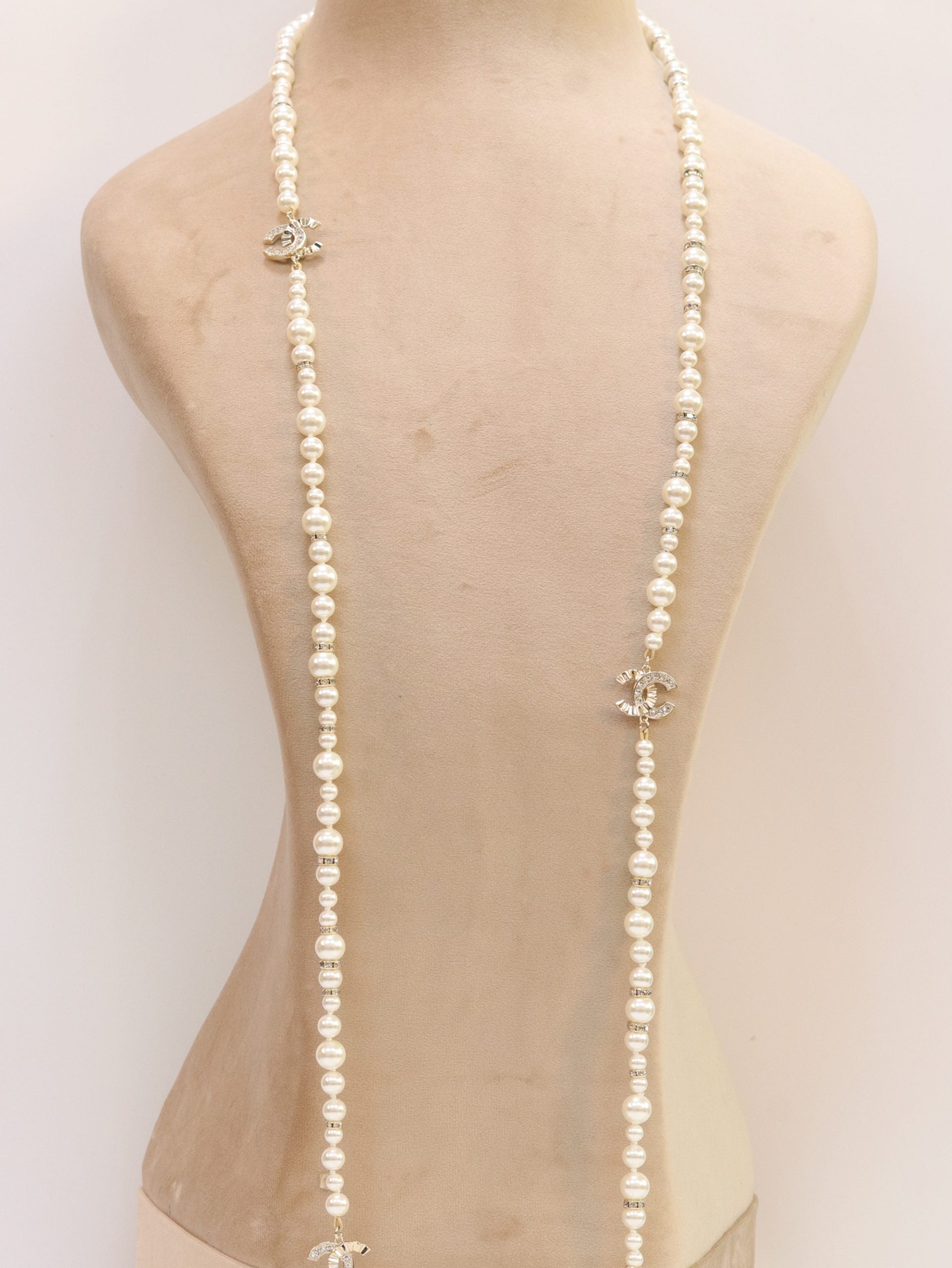 Double C pearl long chain