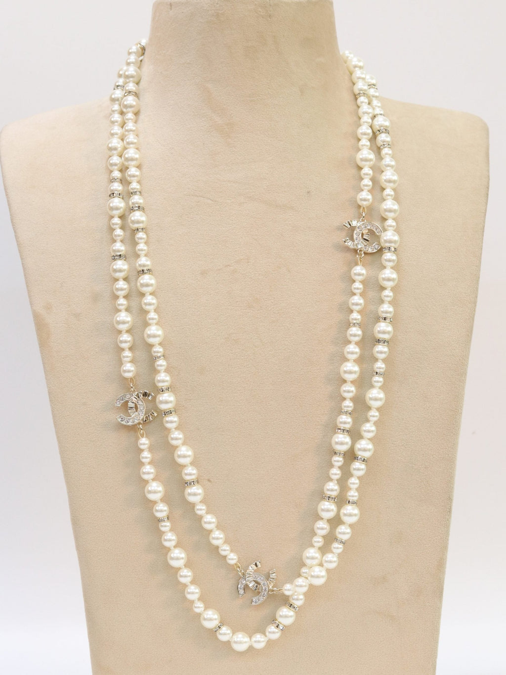Double C pearl long chain