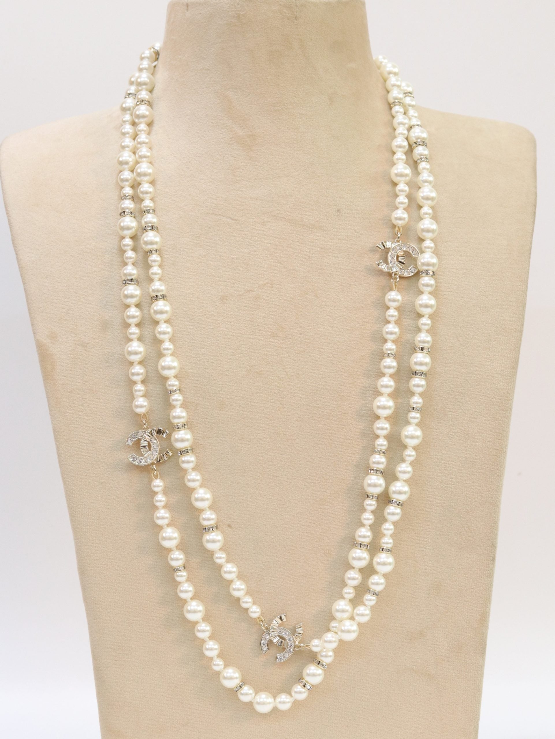 Double C pearl long chain