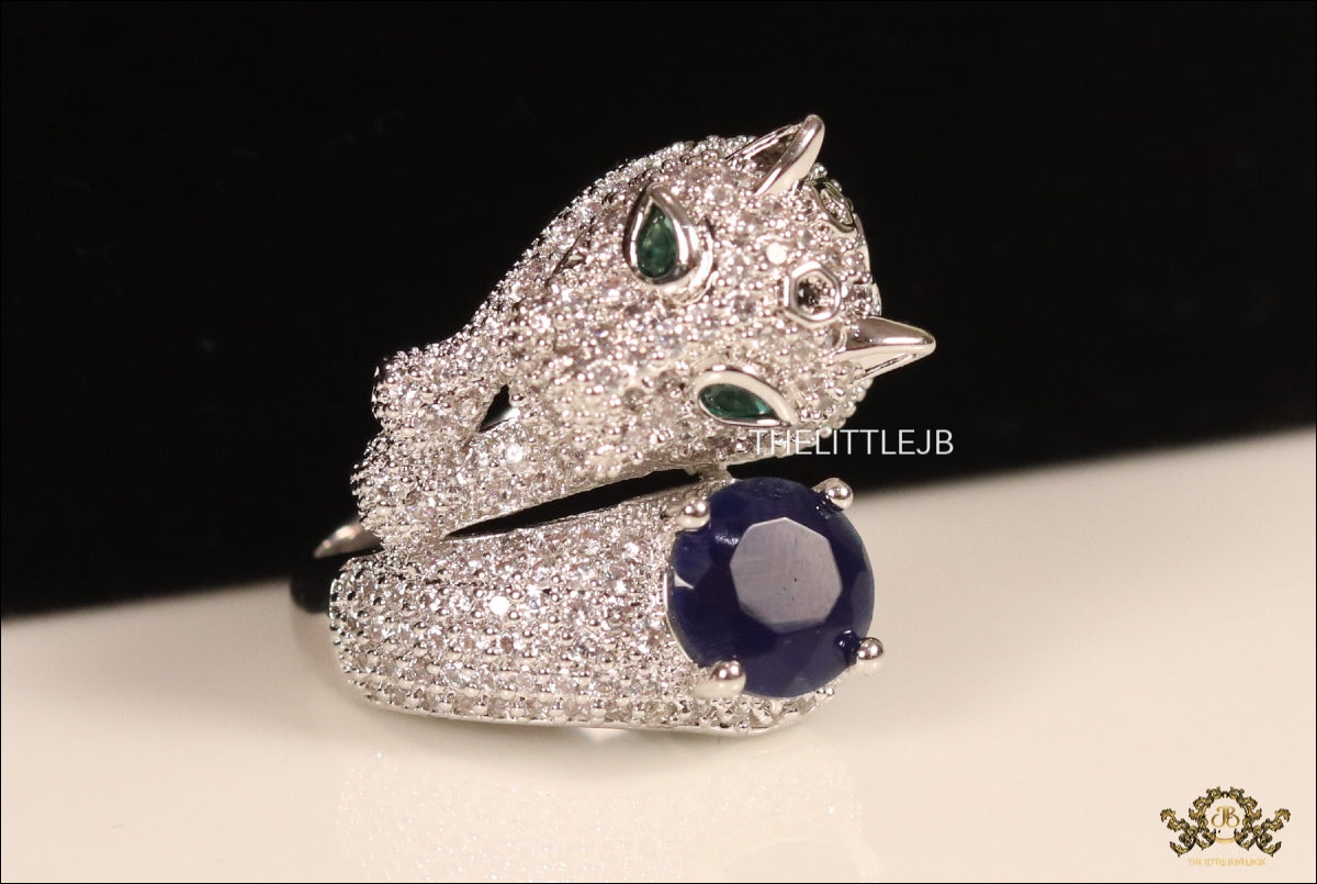 Sparkling Panther ring with blue sapphire stone