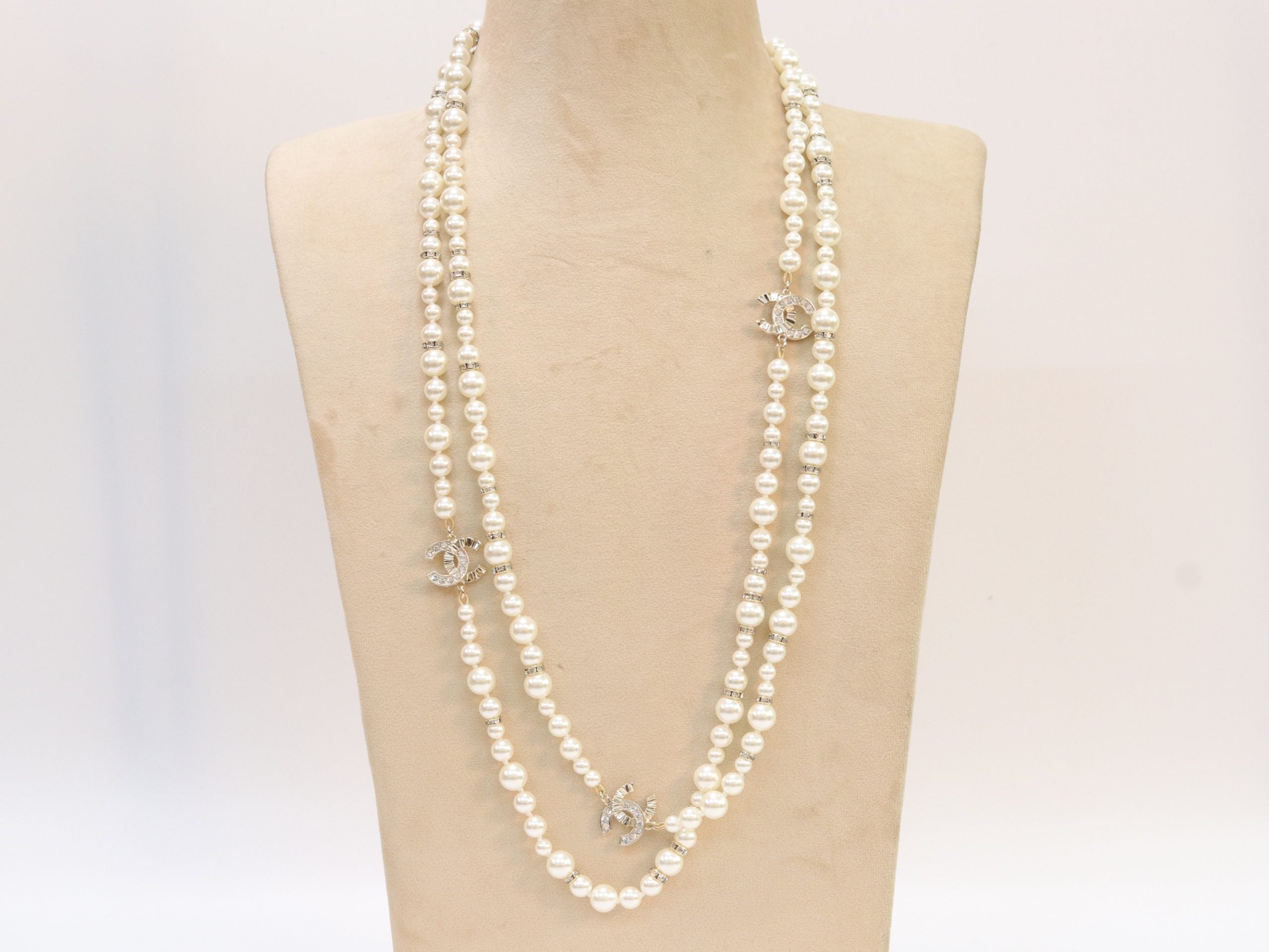 Double C pearl long chain