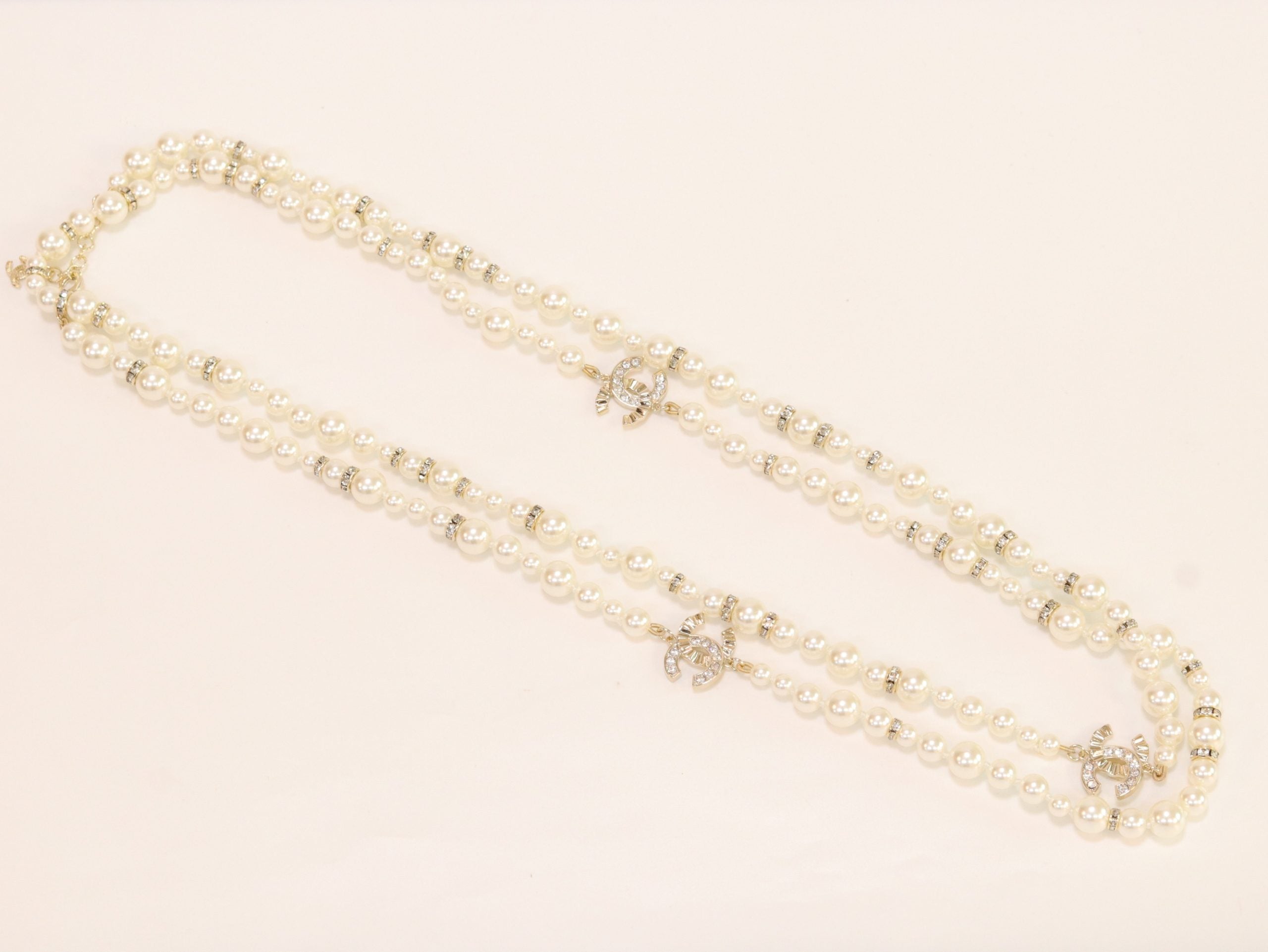 Double C pearl long chain