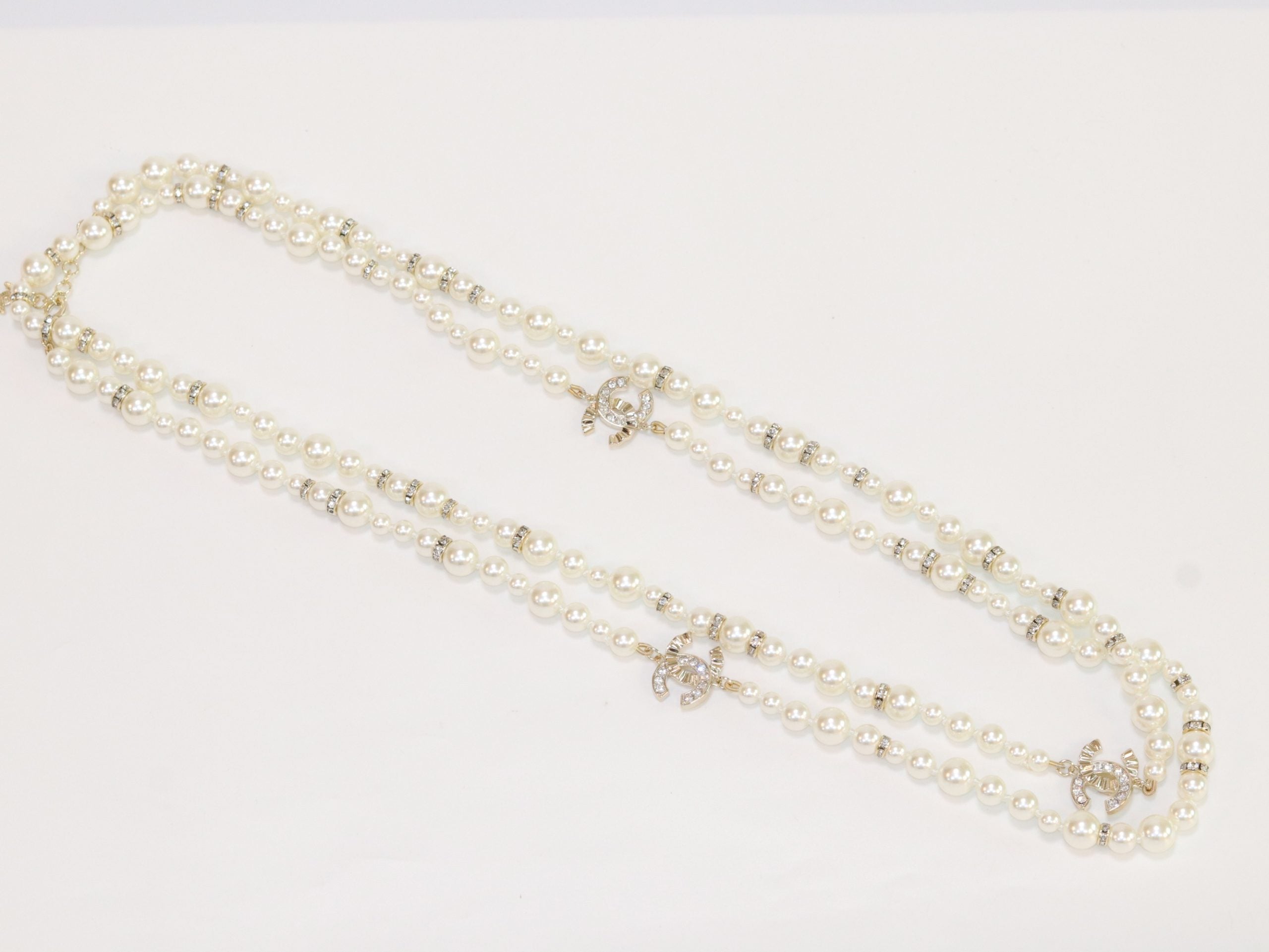 Double C pearl long chain