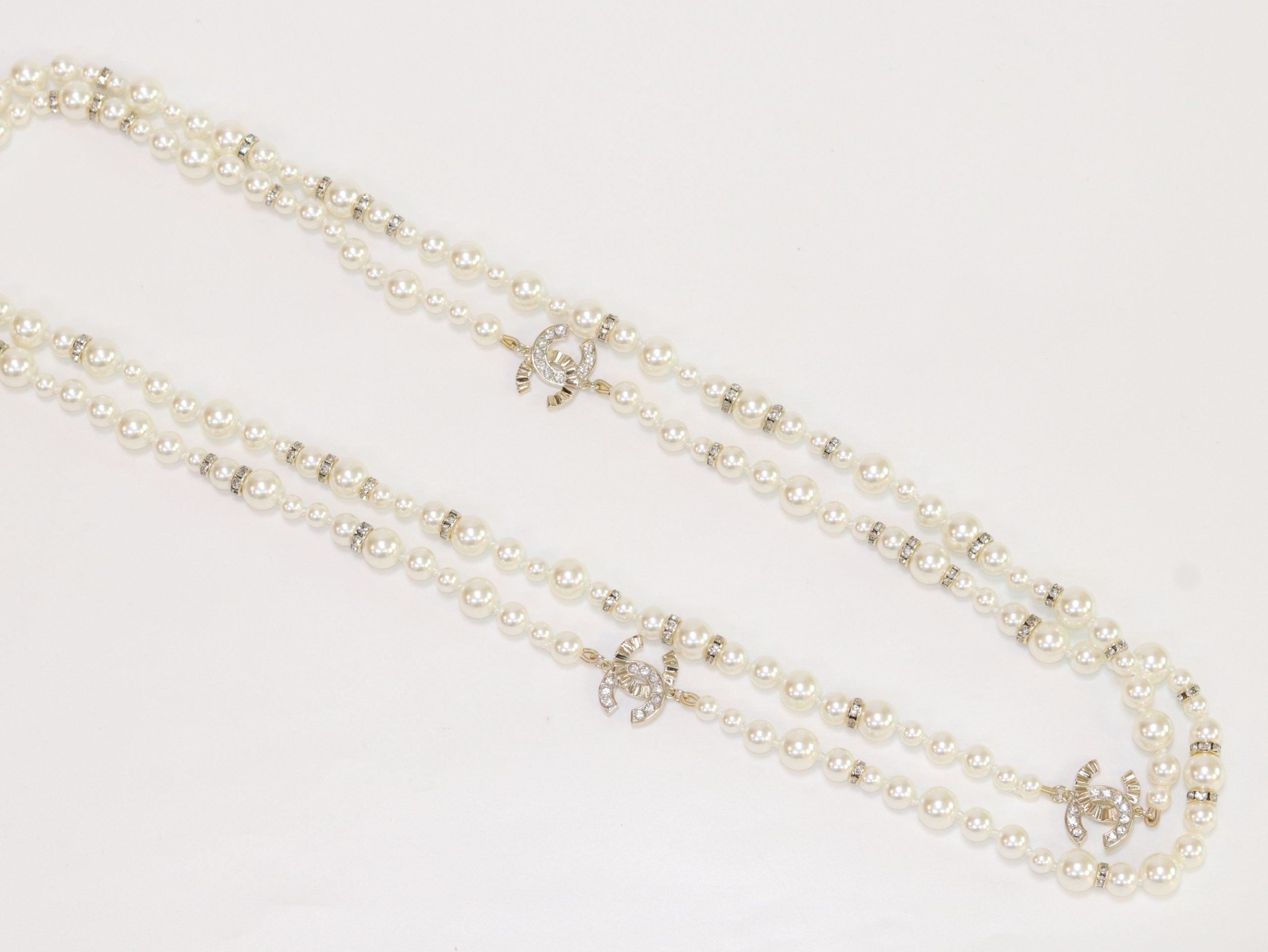 Double C pearl long chain