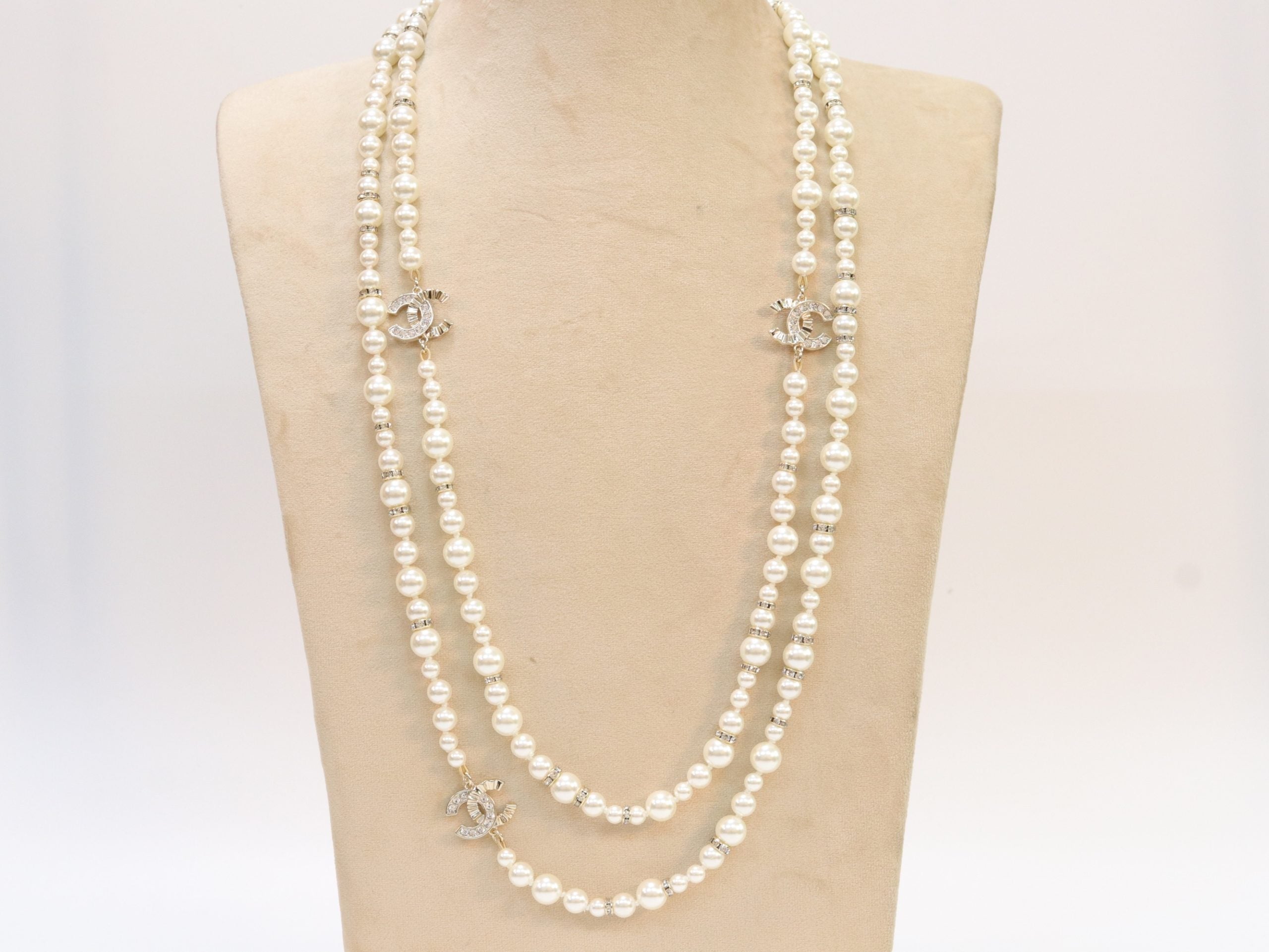 Double C pearl long chain