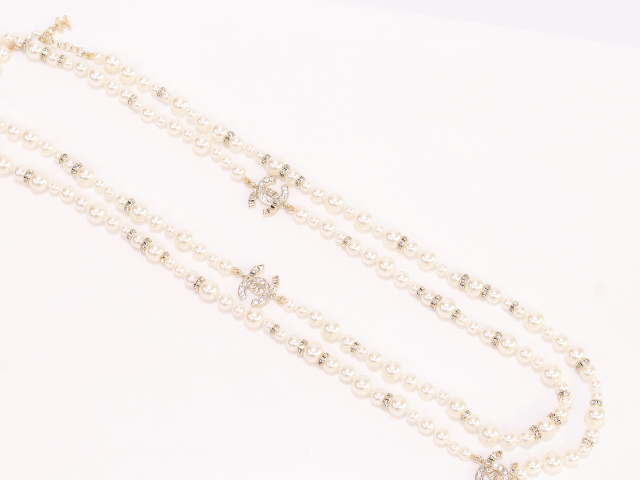 Double C pearl long chain