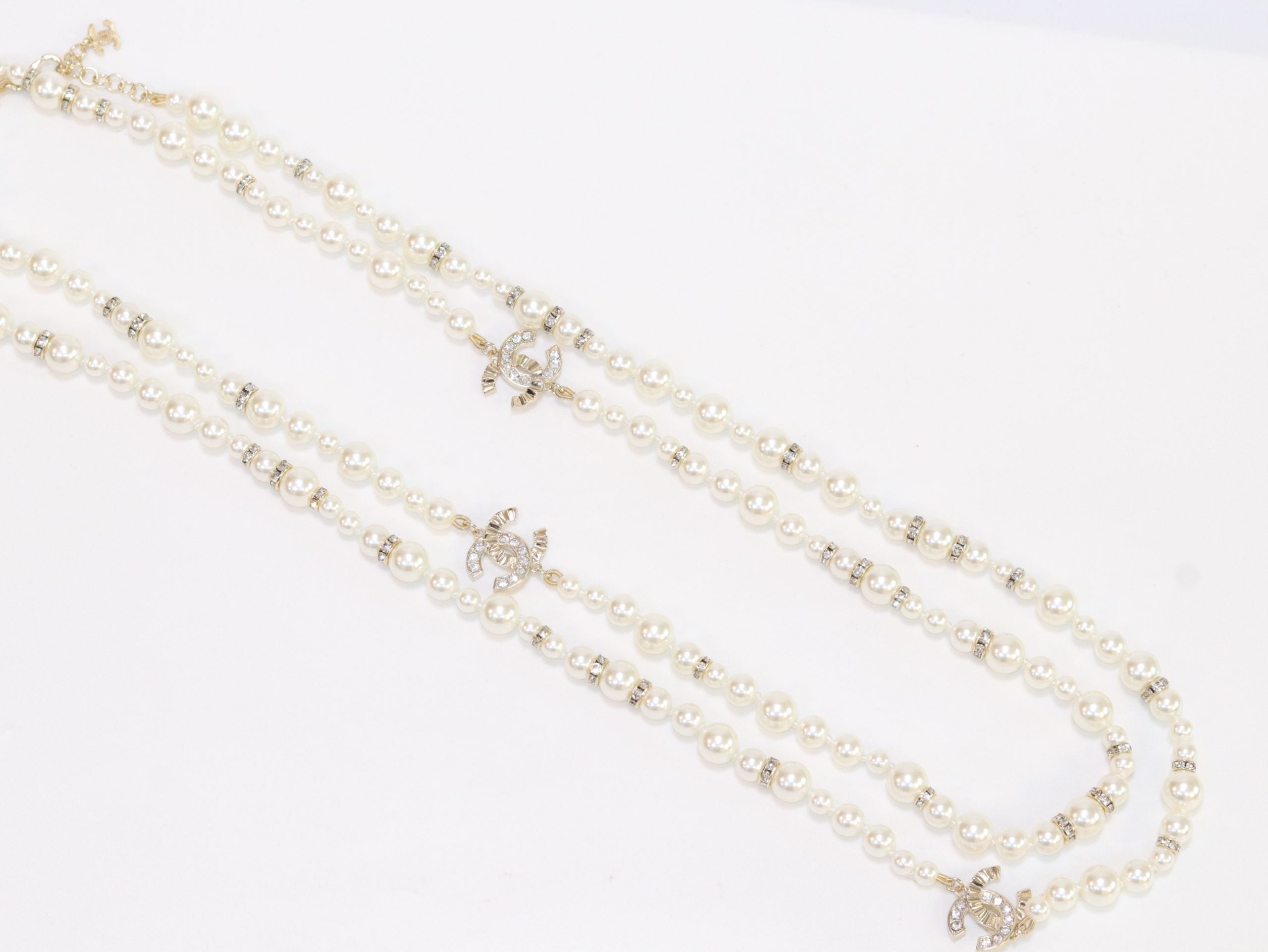 Double C pearl long chain