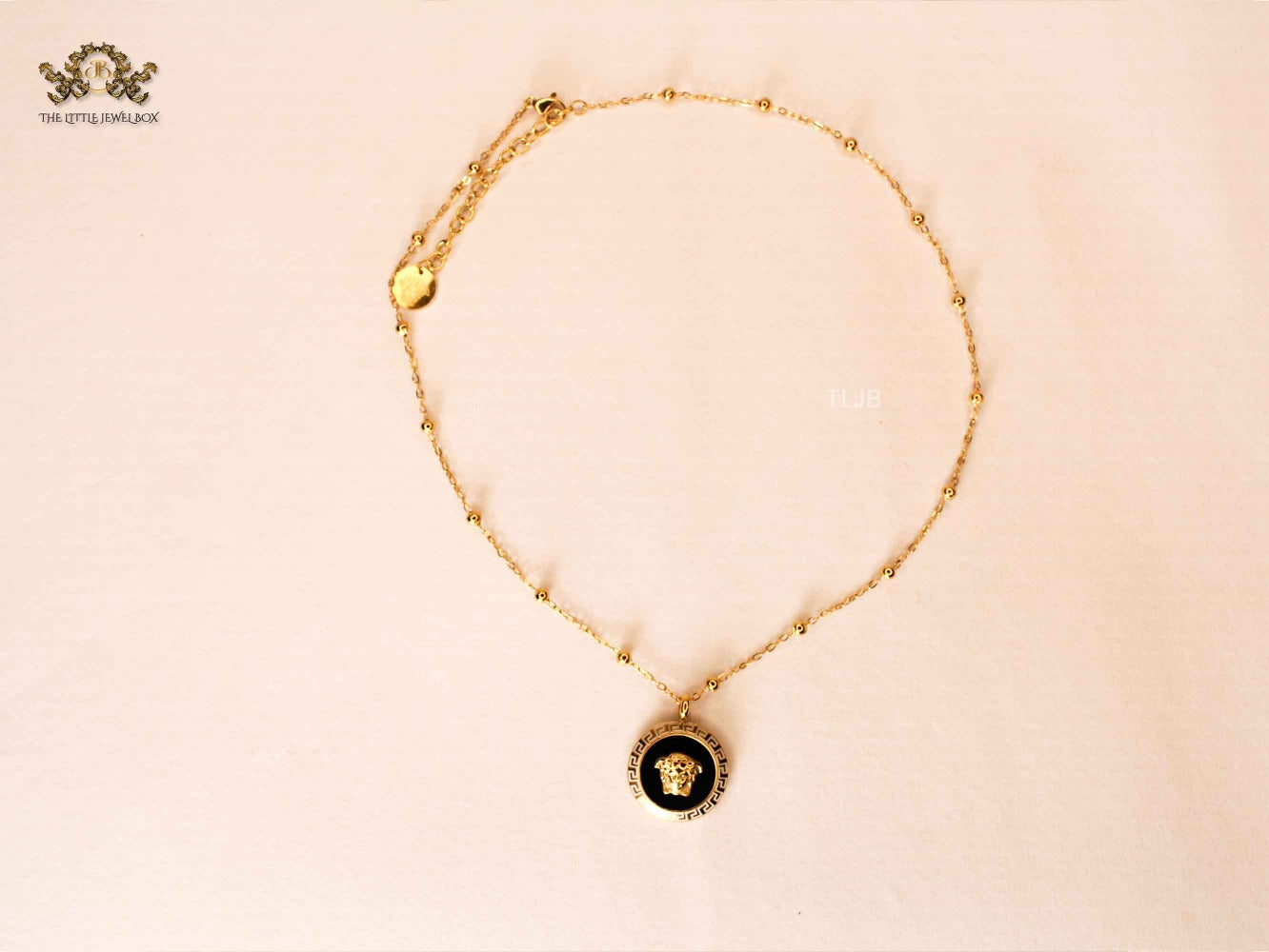 Medusa necklace black