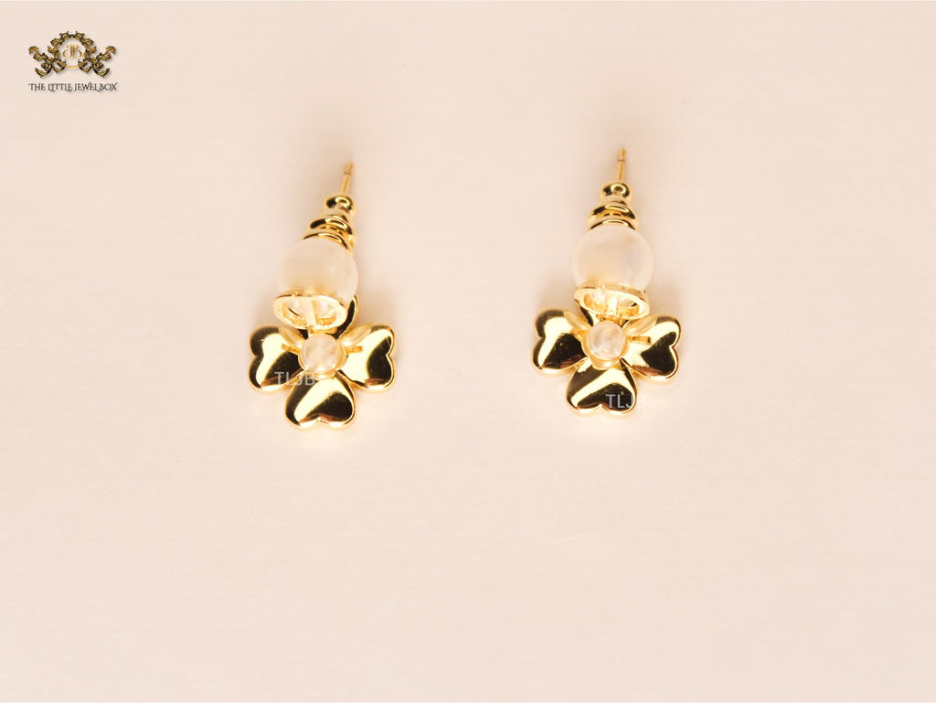 Alphabet CD clover charm gold earrings with pearl