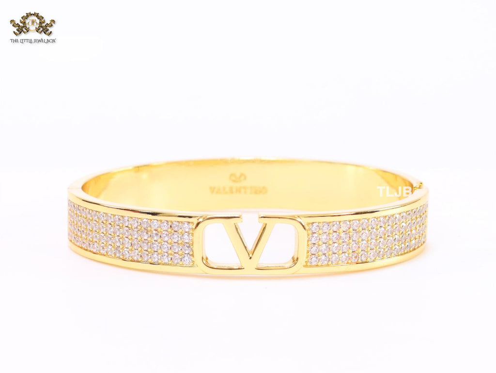 Alphabet V cz and gold bracelet