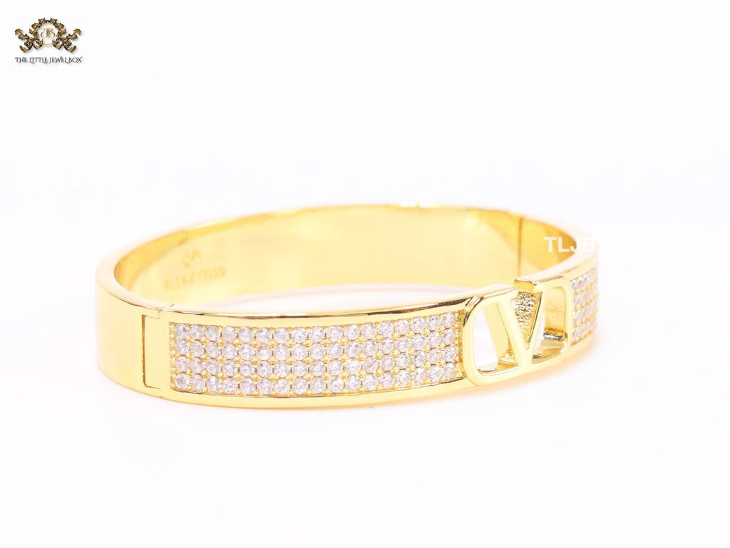 Alphabet V cz and gold bracelet