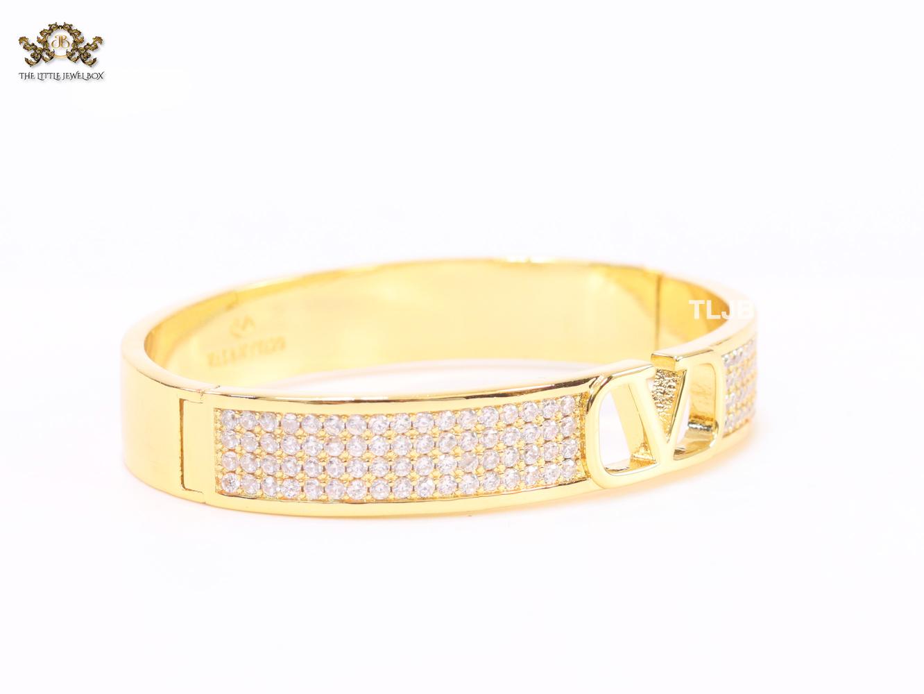 Alphabet V cz and gold bracelet
