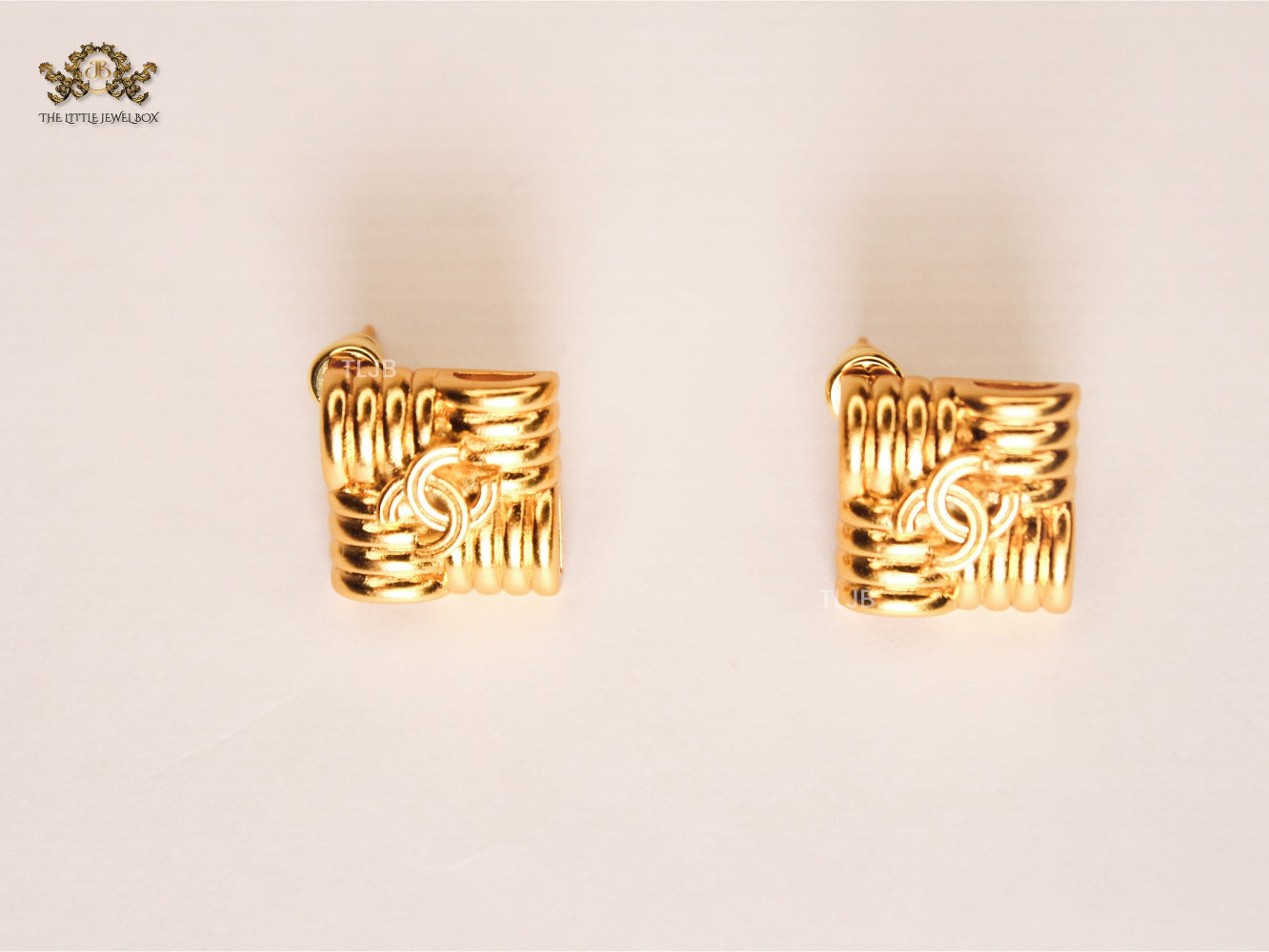 square twin c textured earrings gold