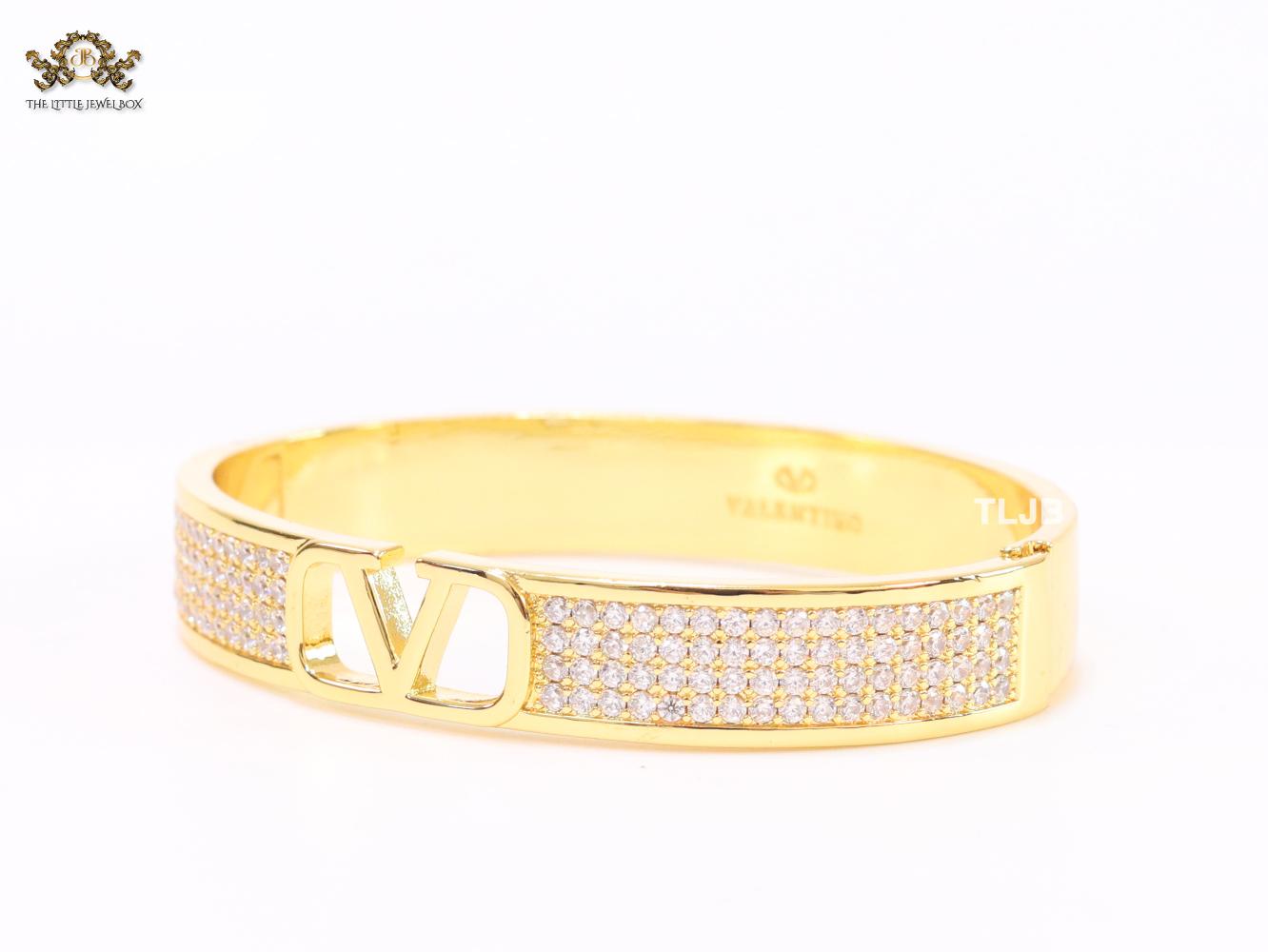 Alphabet V cz and gold bracelet