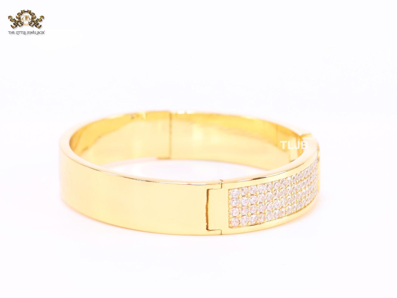 Alphabet V cz and gold bracelet