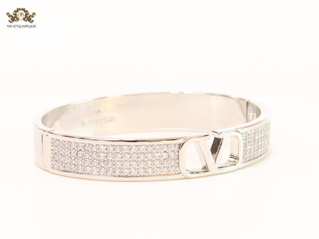 Alphabet V cz and platinum bracelet