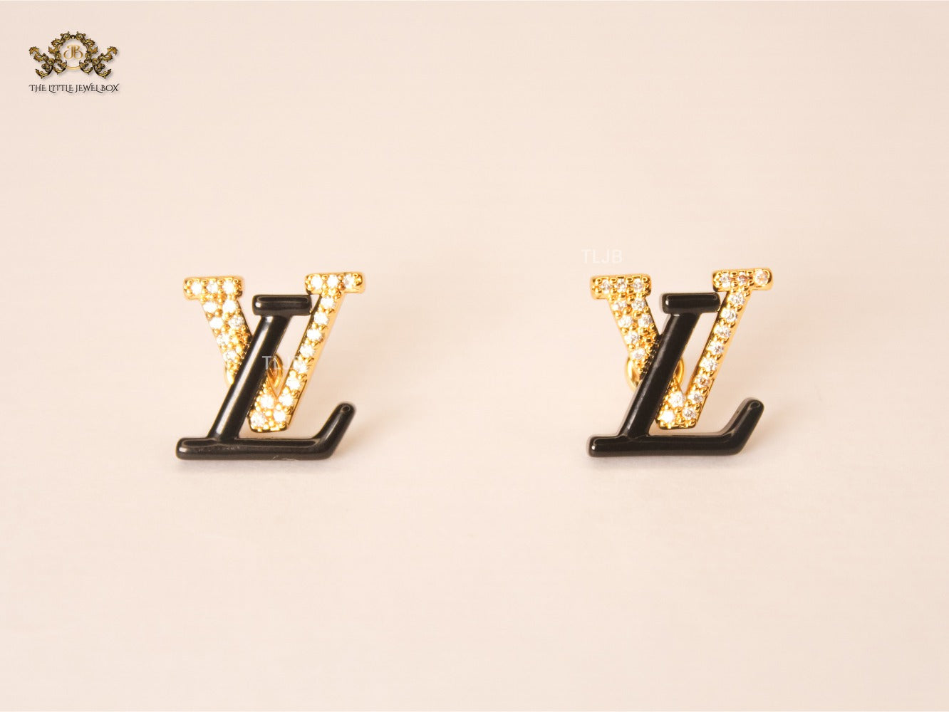 alphabet LV Noir Spark earring