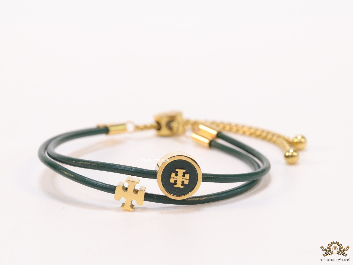Adjustable double string green bracelet with twin T motifs