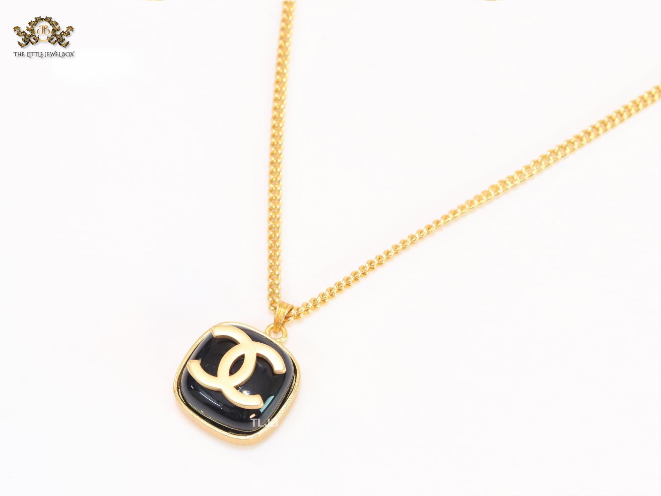 Double C black enamel gold square chain