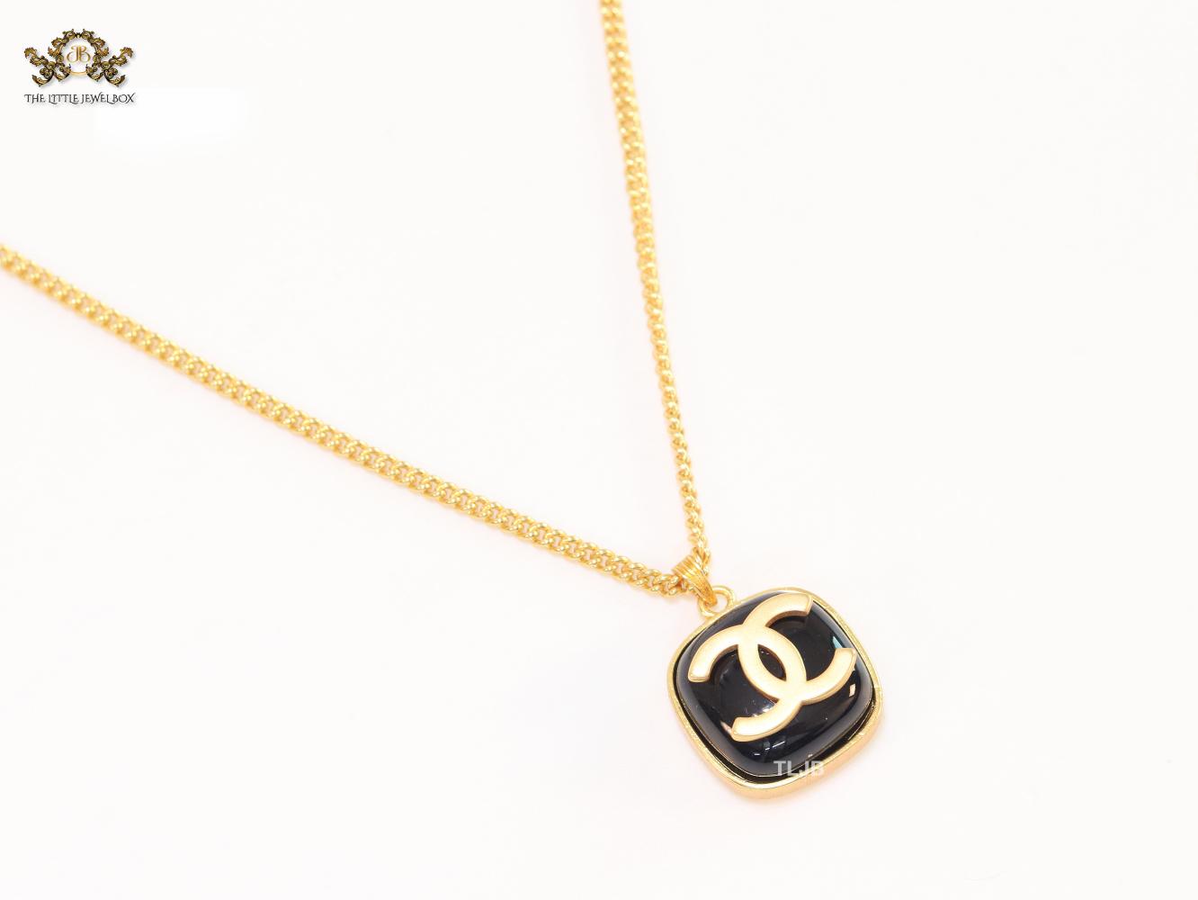 Double C black enamel gold square chain