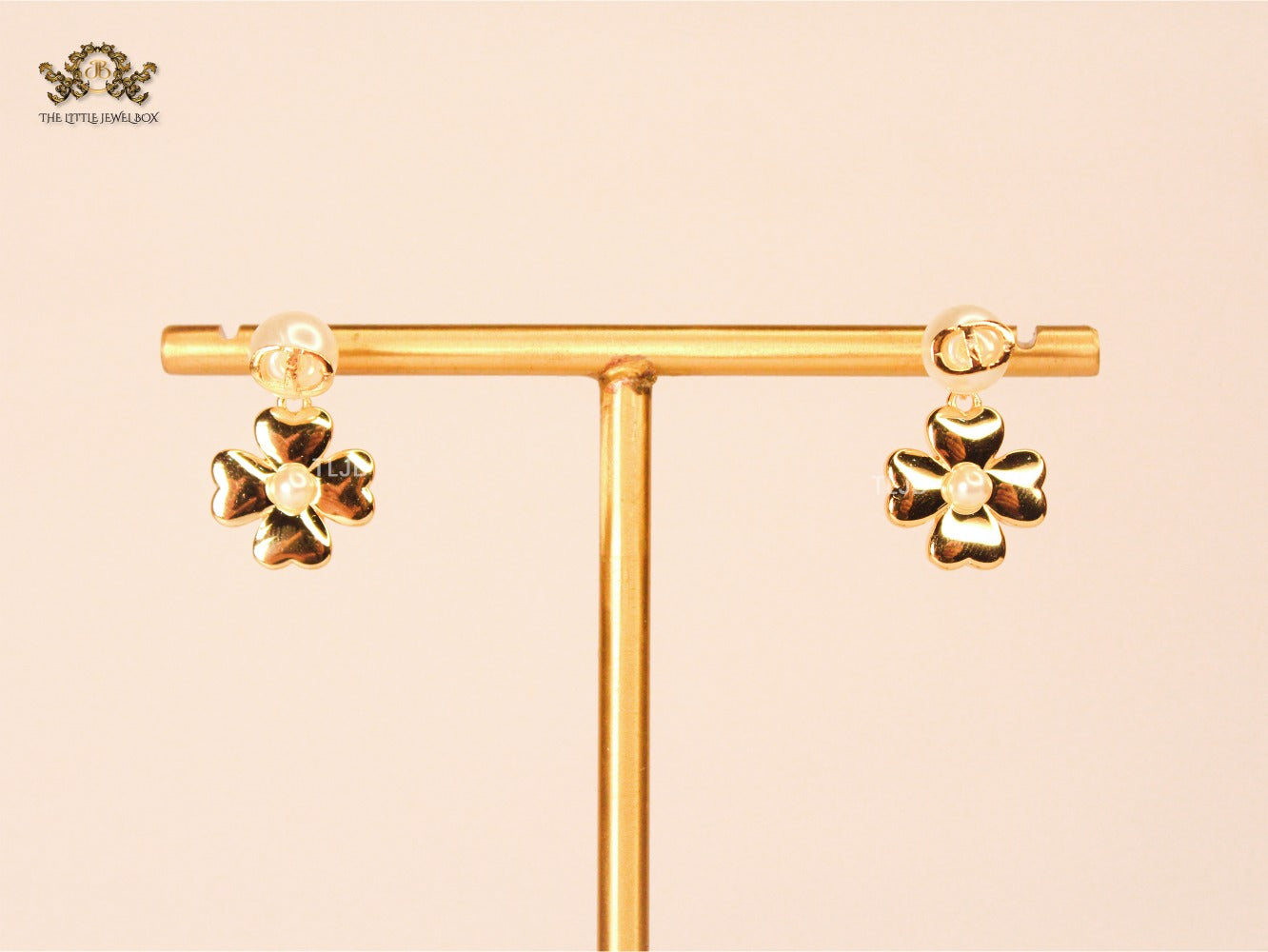Alphabet CD clover charm gold earrings with pearl