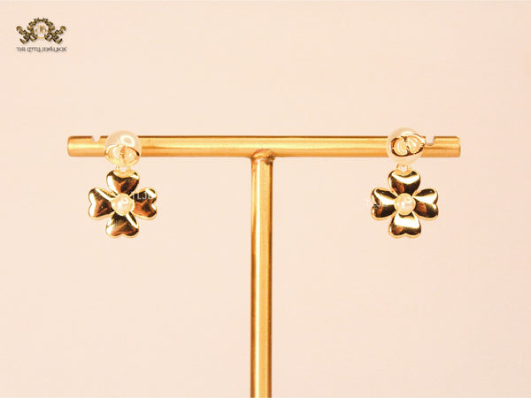 Alphabet CD clover charm gold earrings with pearl