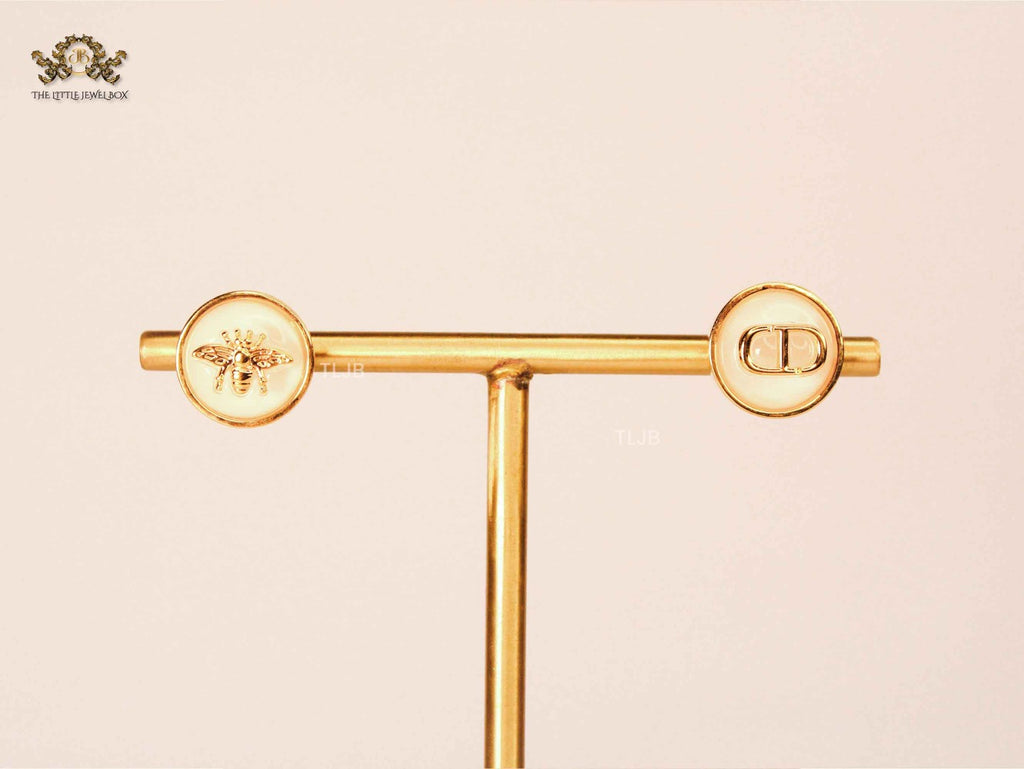 Alphabet CD combo bee earrings white