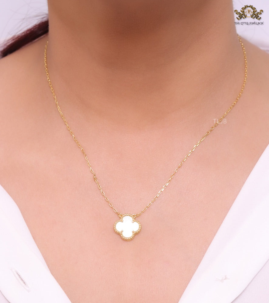 Sleek gold pearl white clover chain