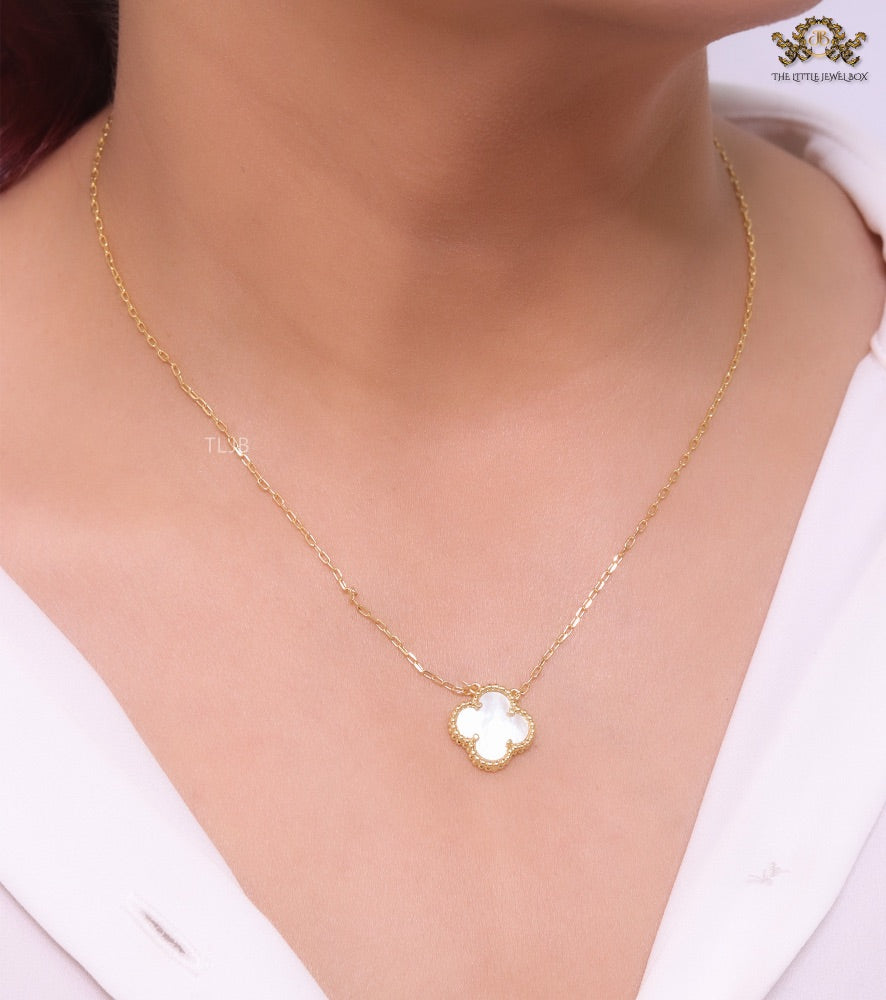 Sleek gold pearl white clover chain