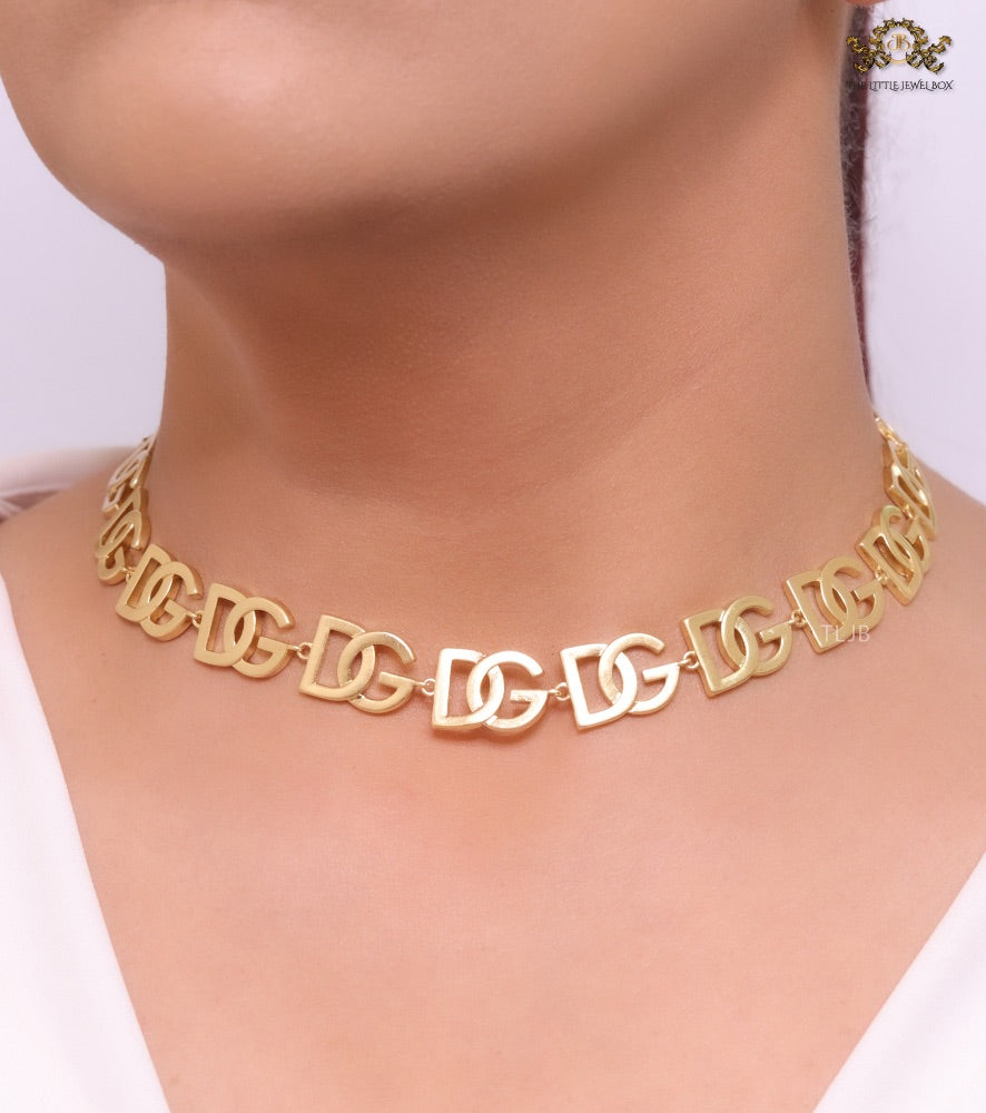 Alphabet D and G motif matte gold plated chain