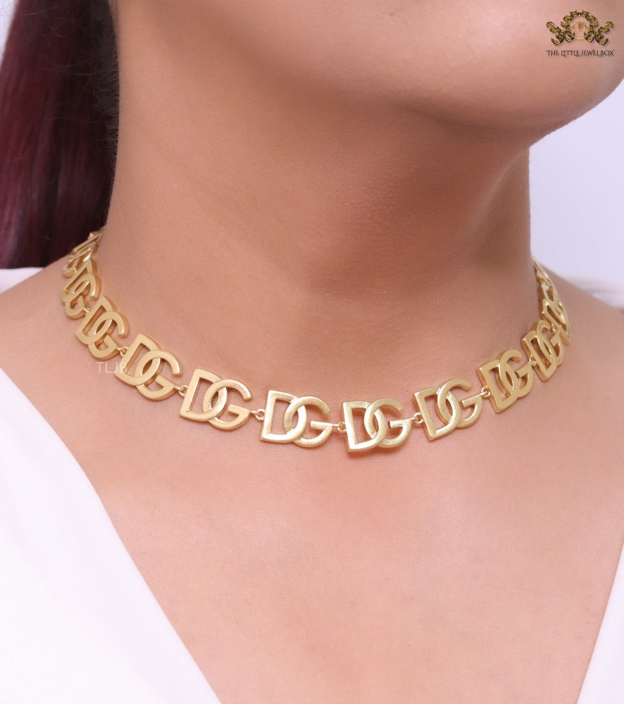 Alphabet D and G motif matte gold plated chain