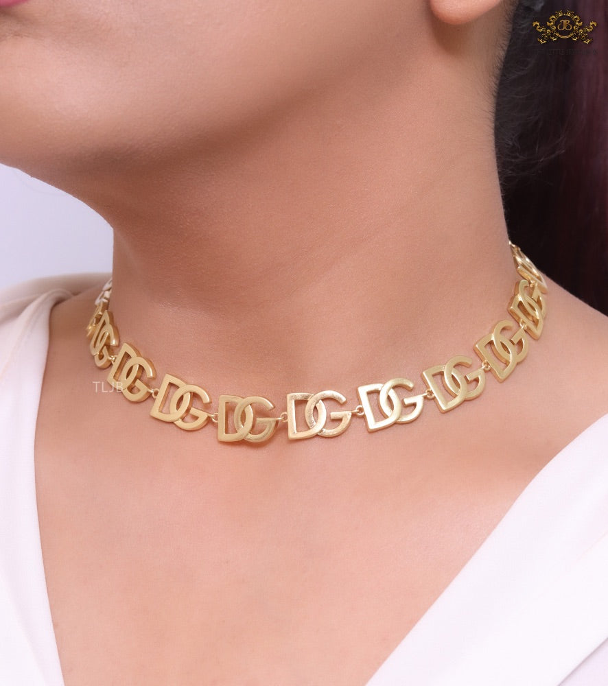 Alphabet D and G motif matte gold plated chain