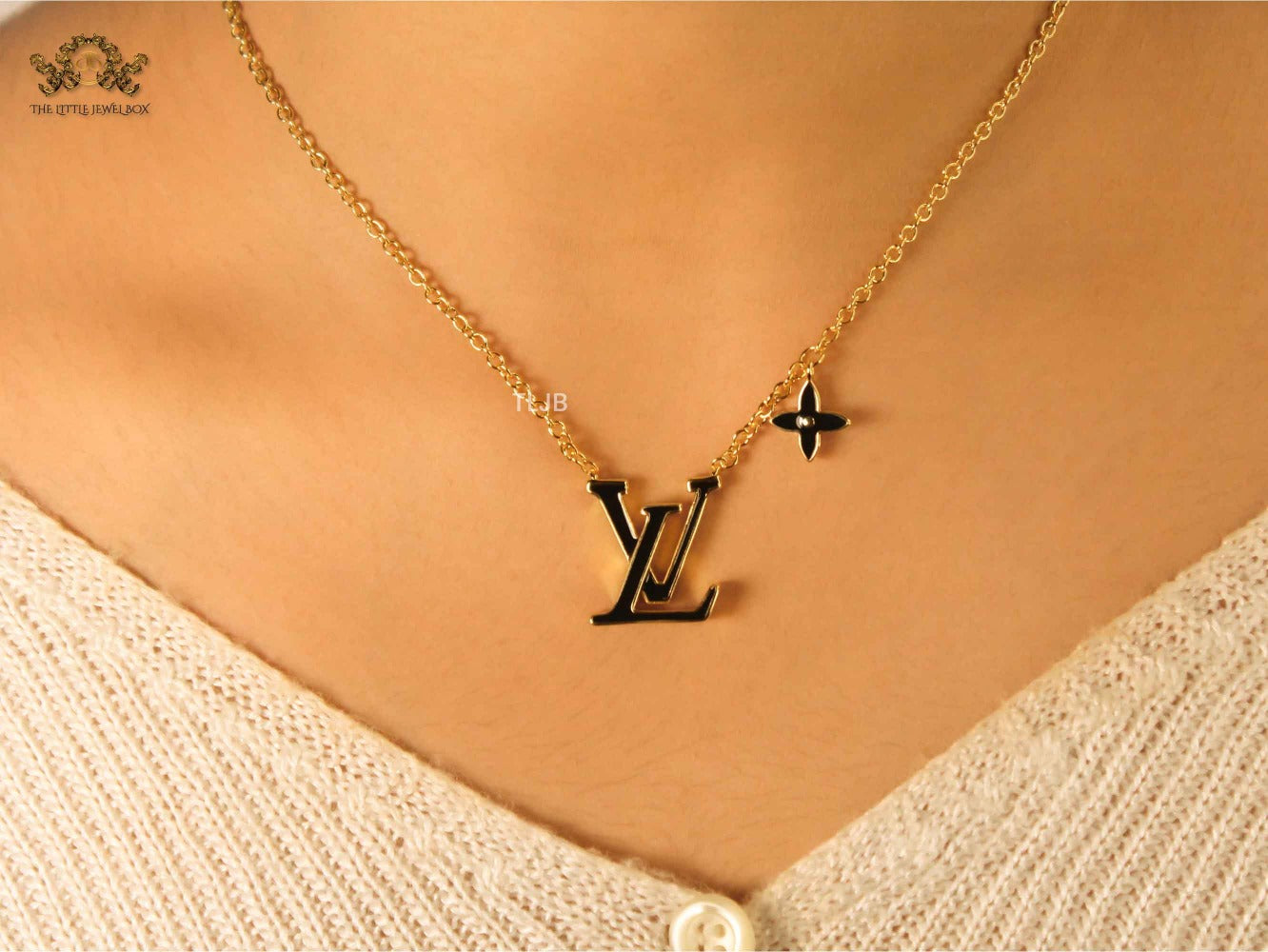alphabet LV single flower necklace black