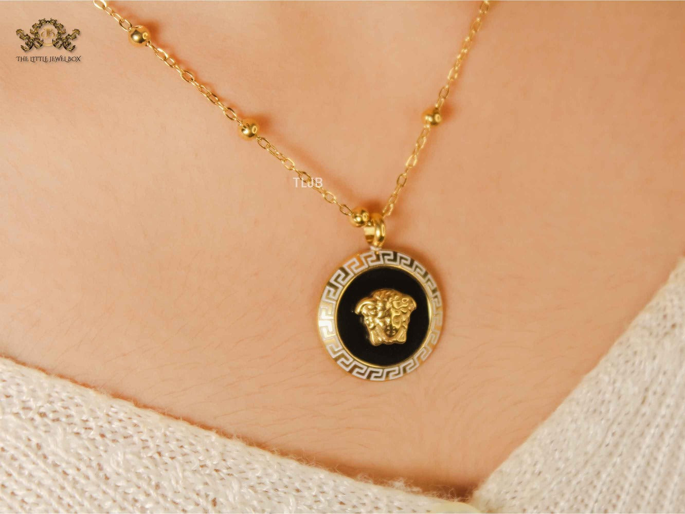 Medusa necklace black