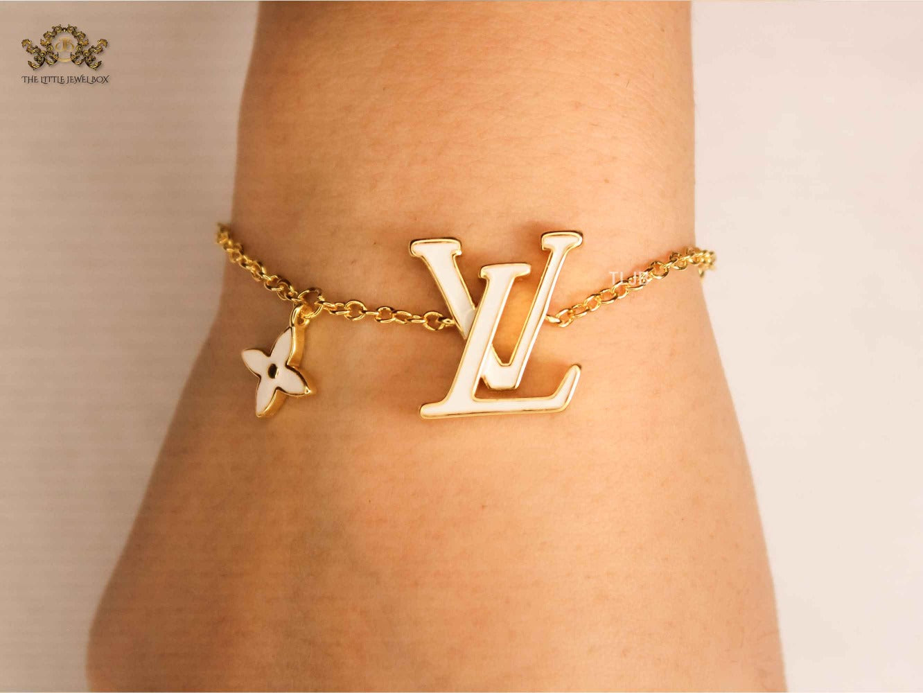 alphabet LV sleek flower white bracelet