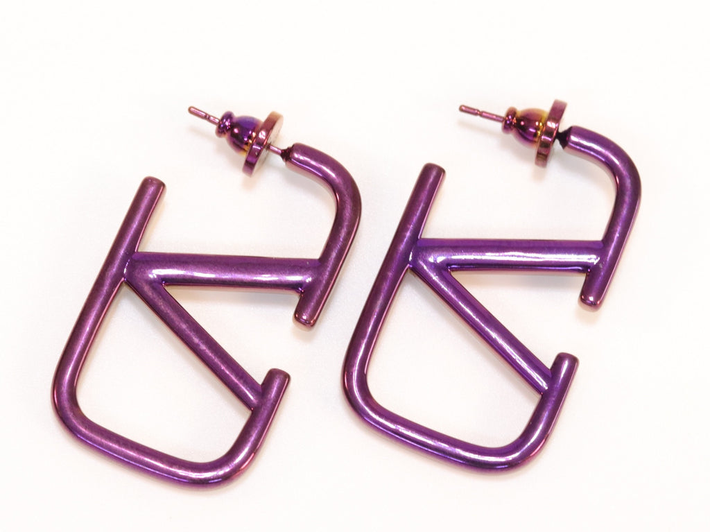 Alphabet V purple chrome hoops