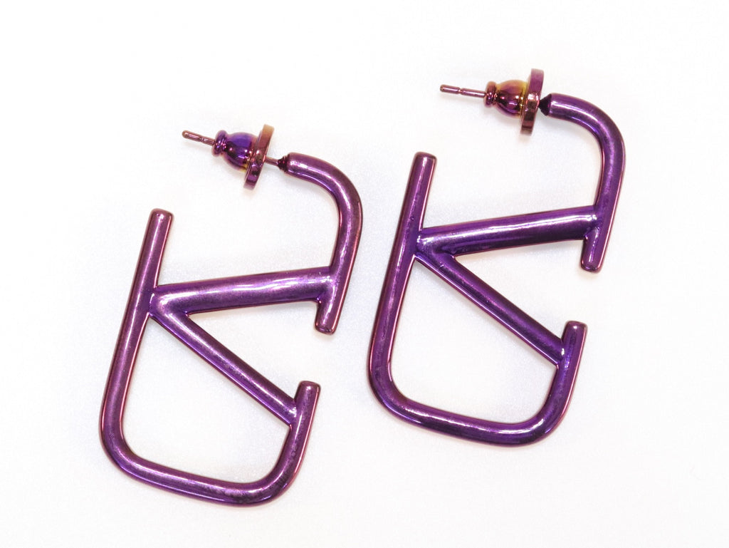 Alphabet V purple chrome hoops
