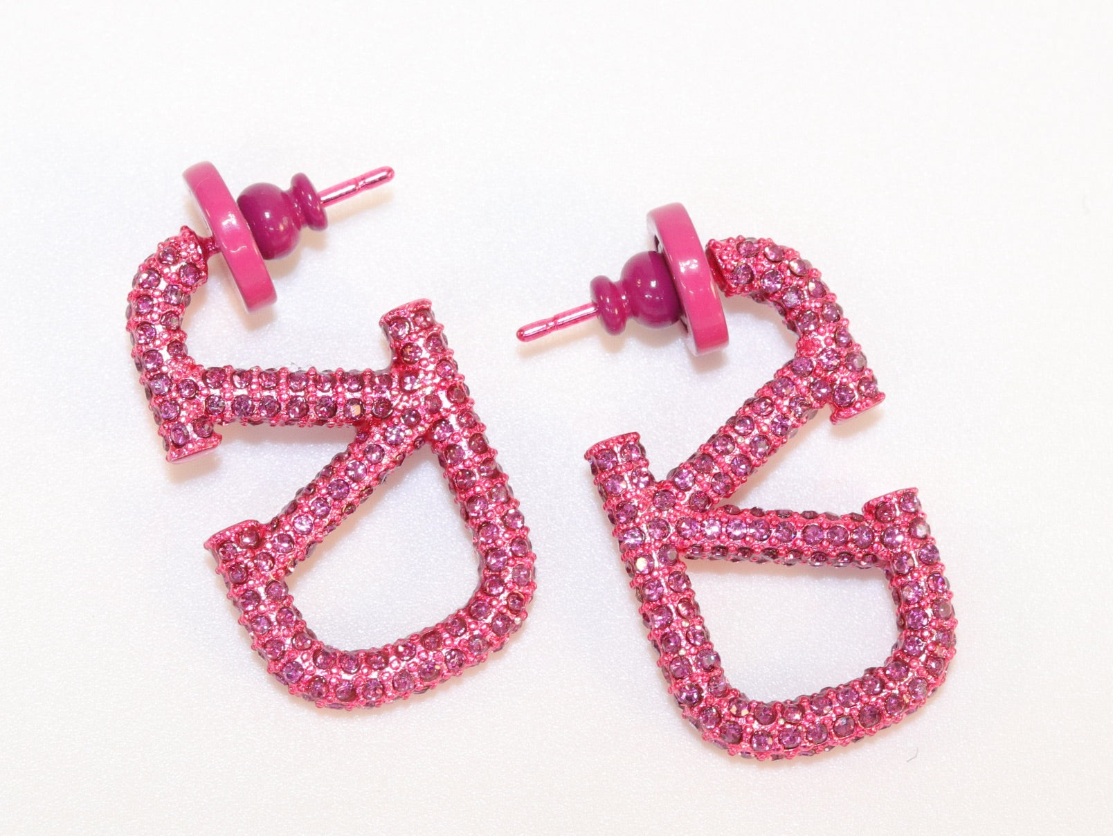 Alphabet V pink cz rectangular hoops 29 mm