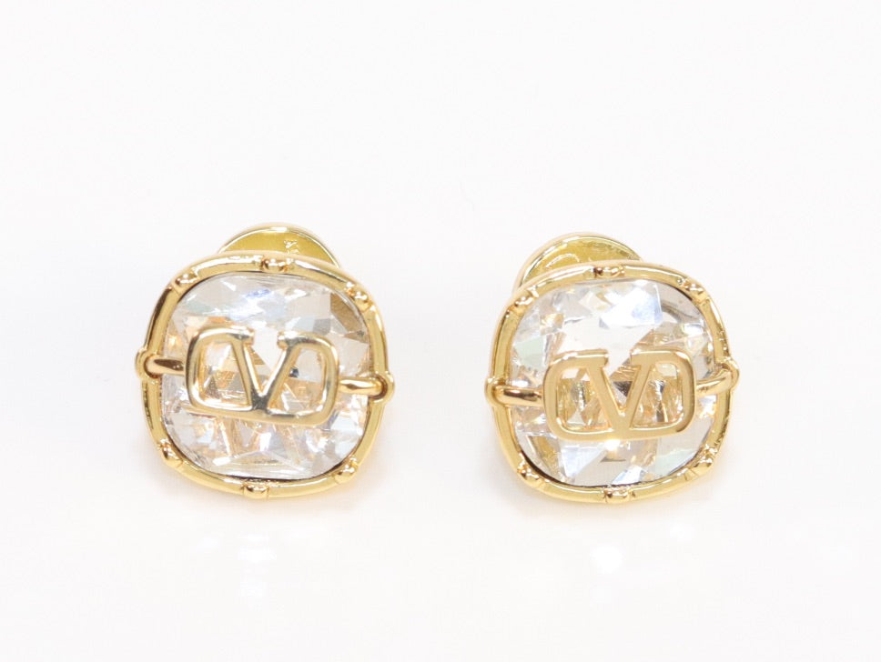 Alphabet V silver white cz studs