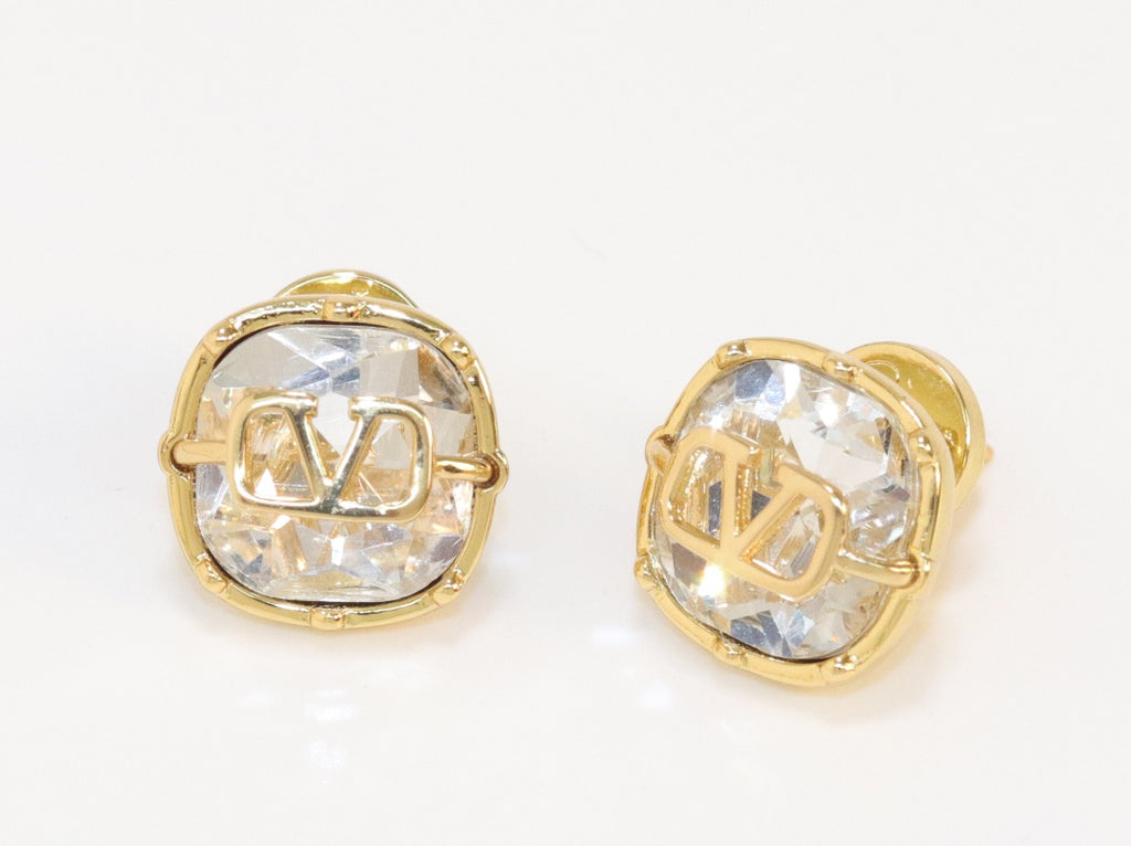Alphabet V silver white cz studs