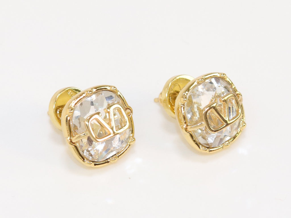 Alphabet V silver white cz studs