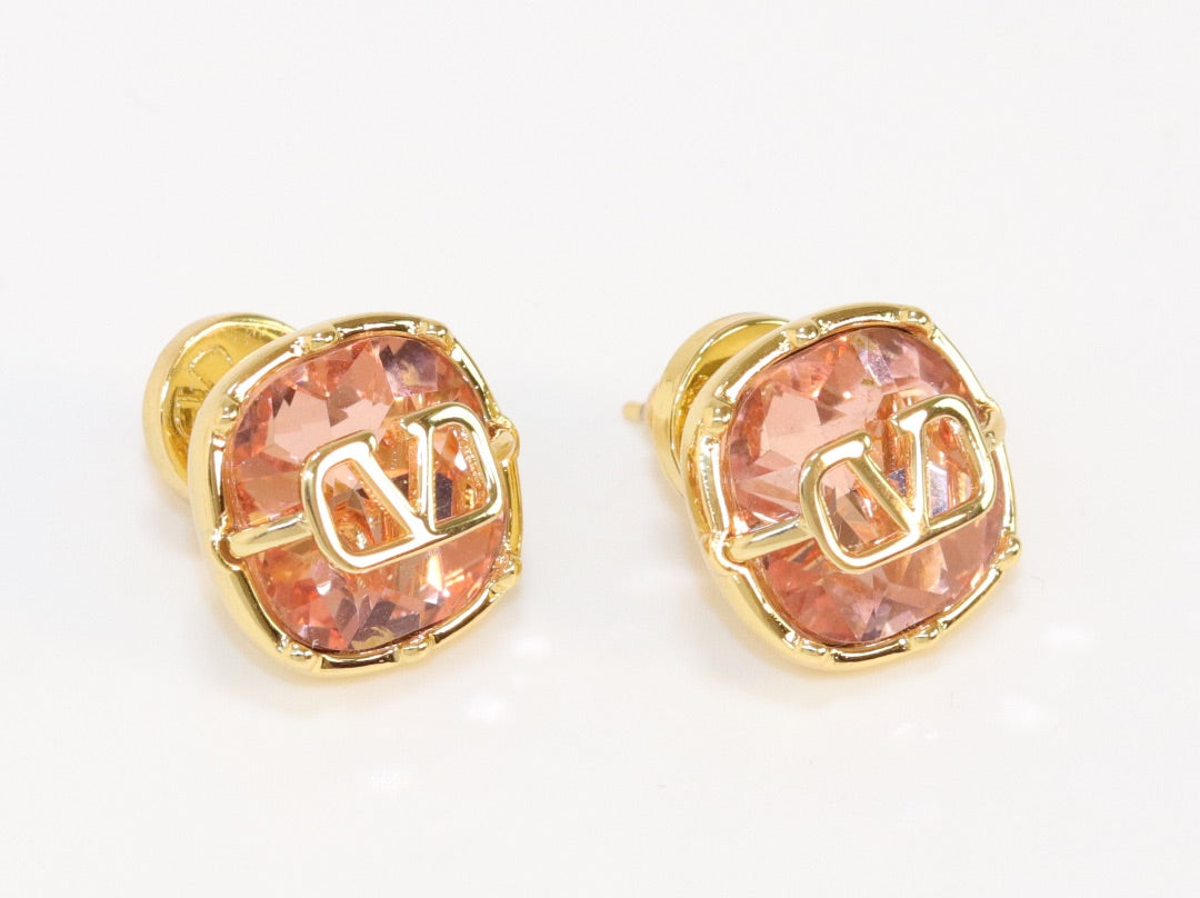 Alphabet V copper pink cz studs