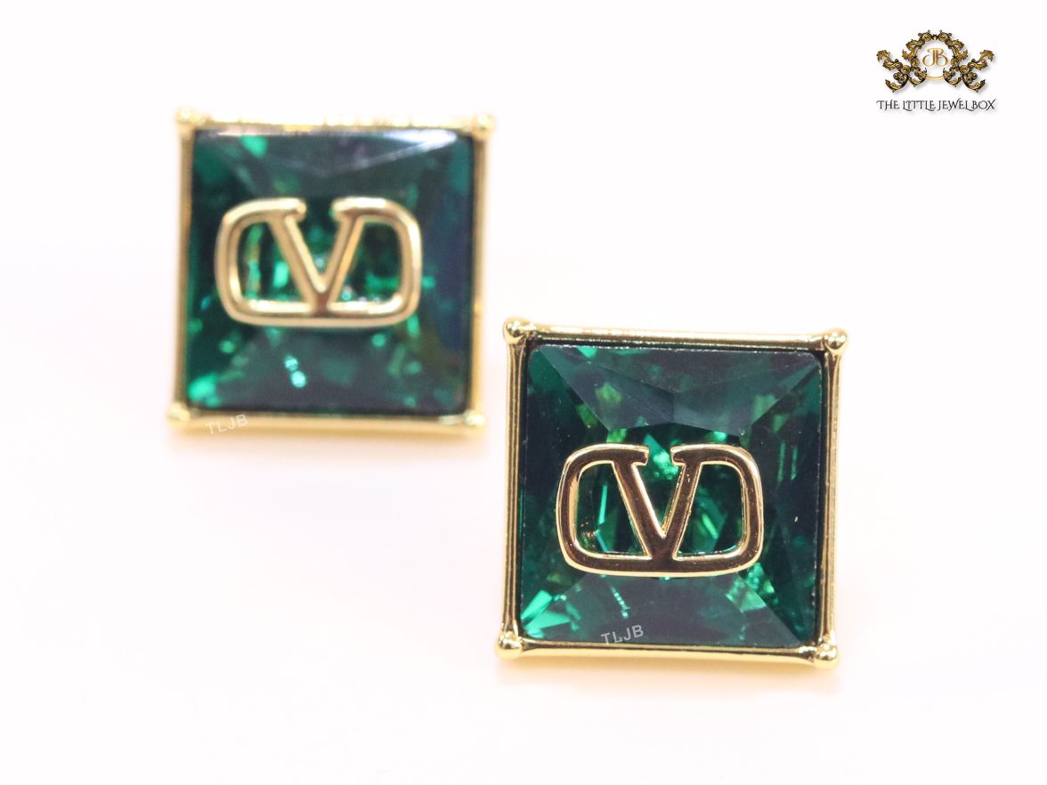 Alphabet V blue and gold studs